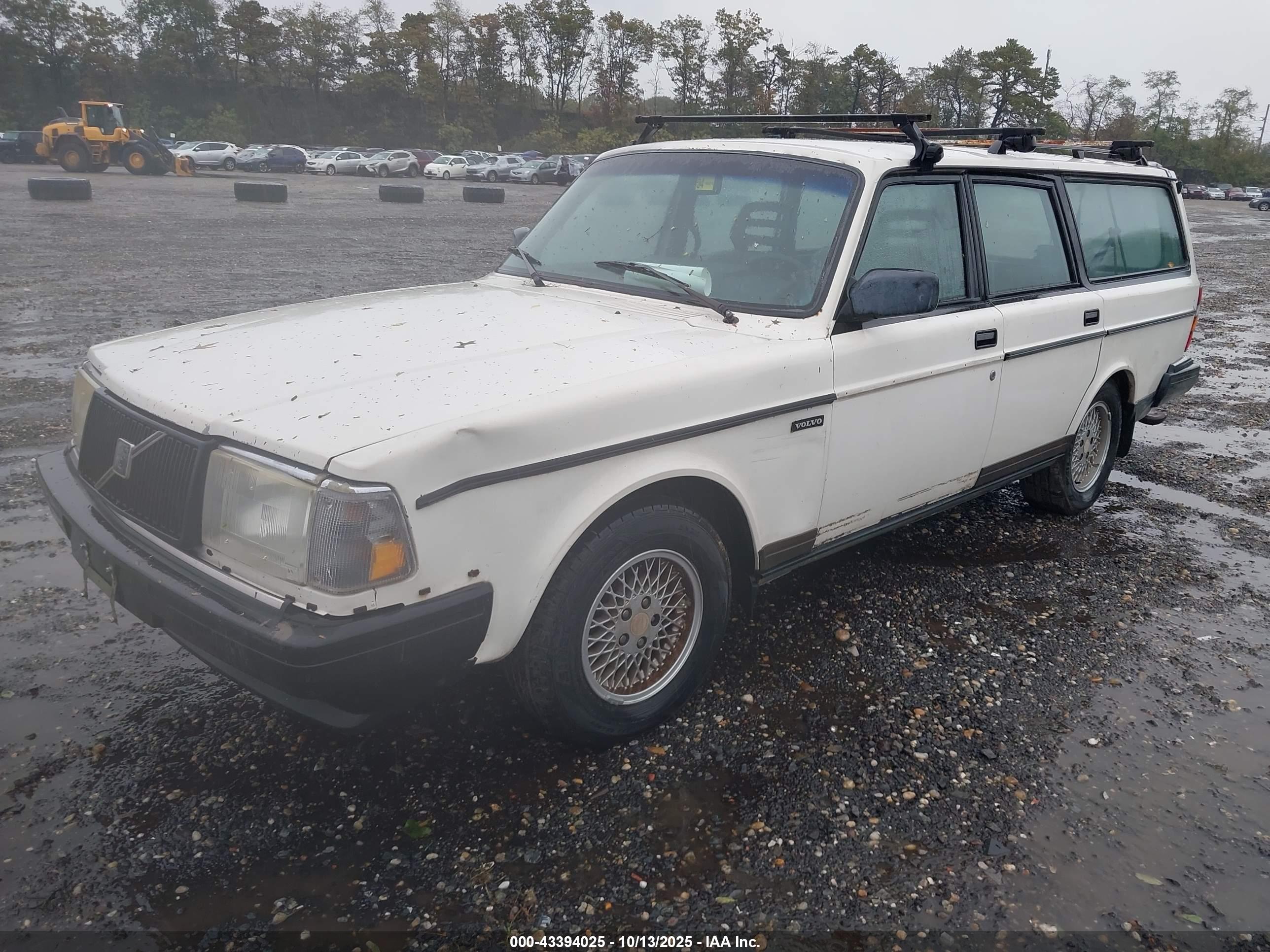 VOLVO 240 image 2