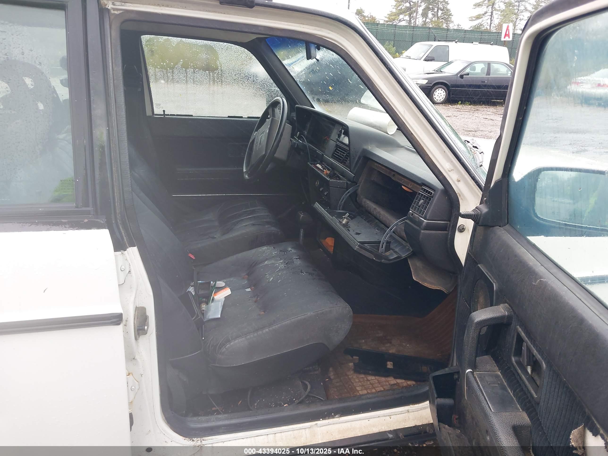 VOLVO 240 image 5
