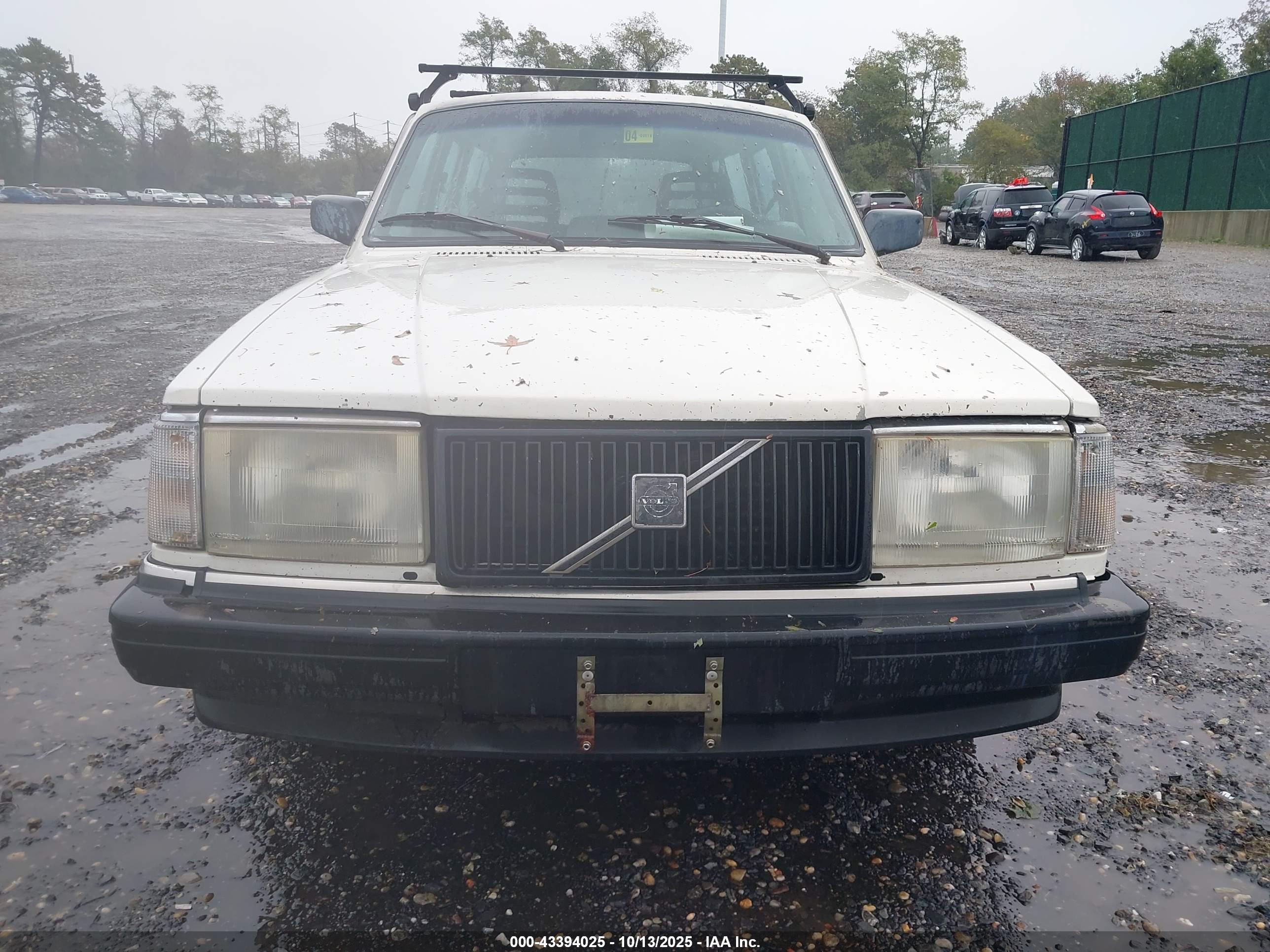 VOLVO 240 image 6