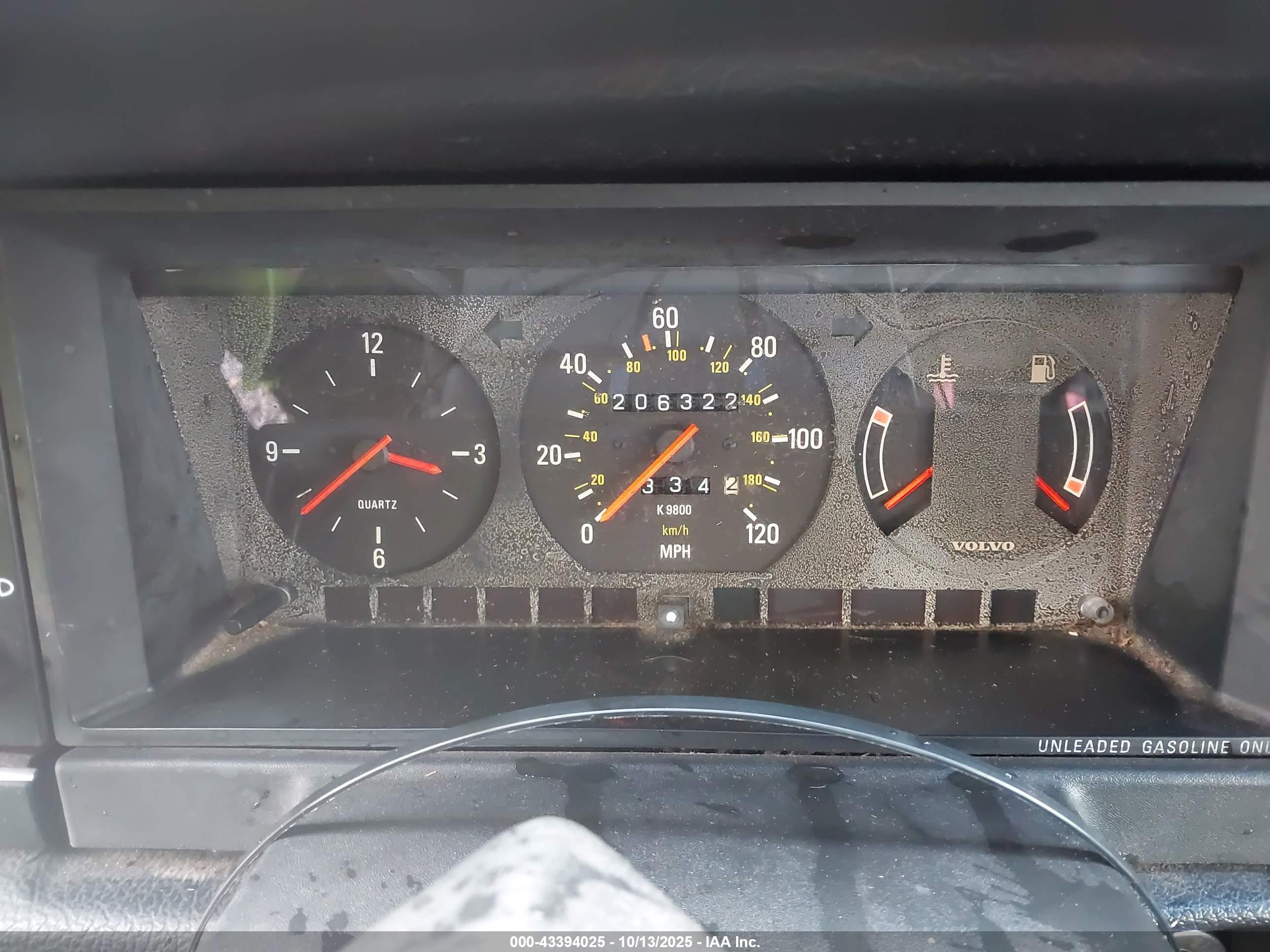 VOLVO 240 image 7