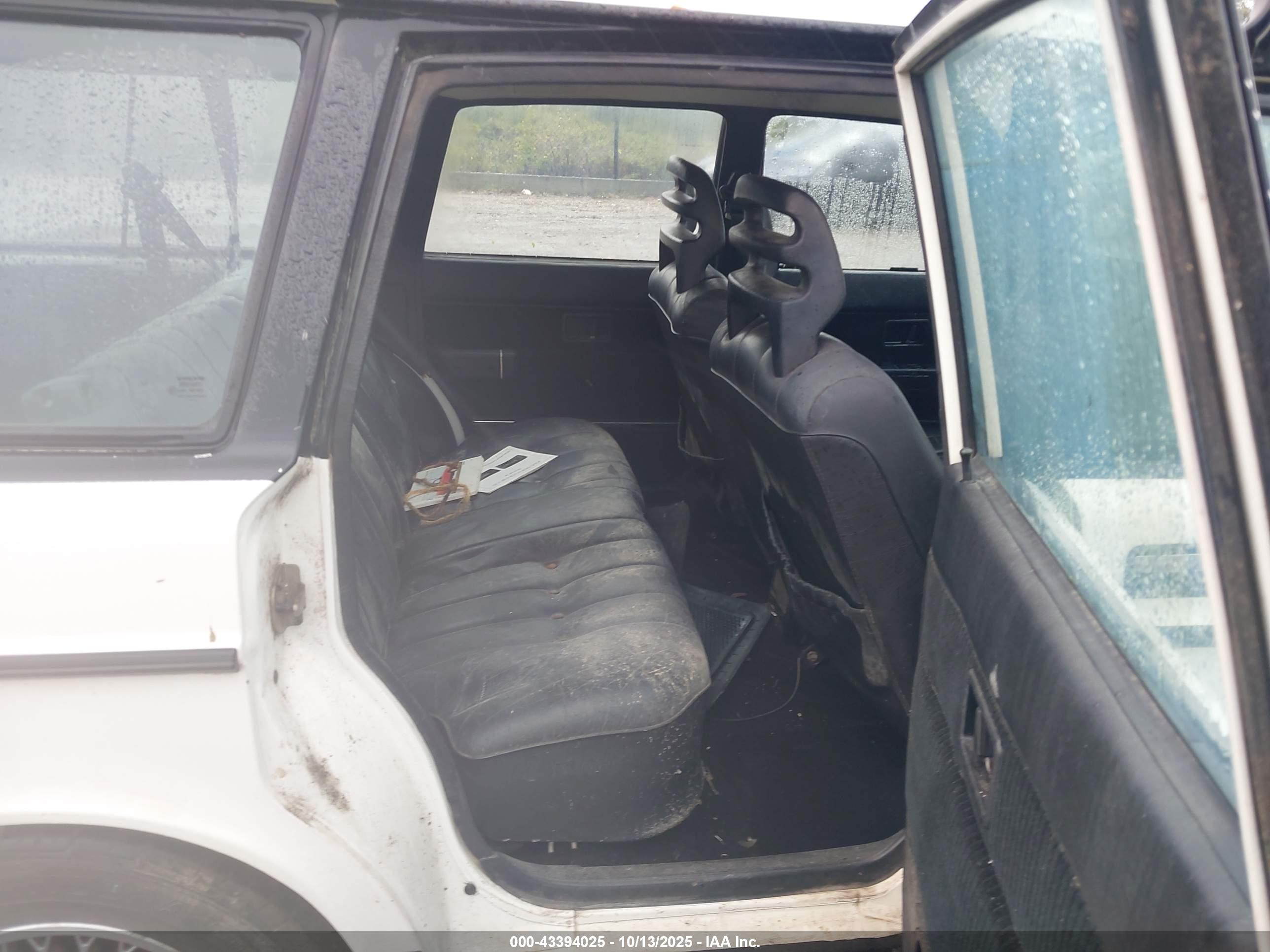 VOLVO 240 image 8