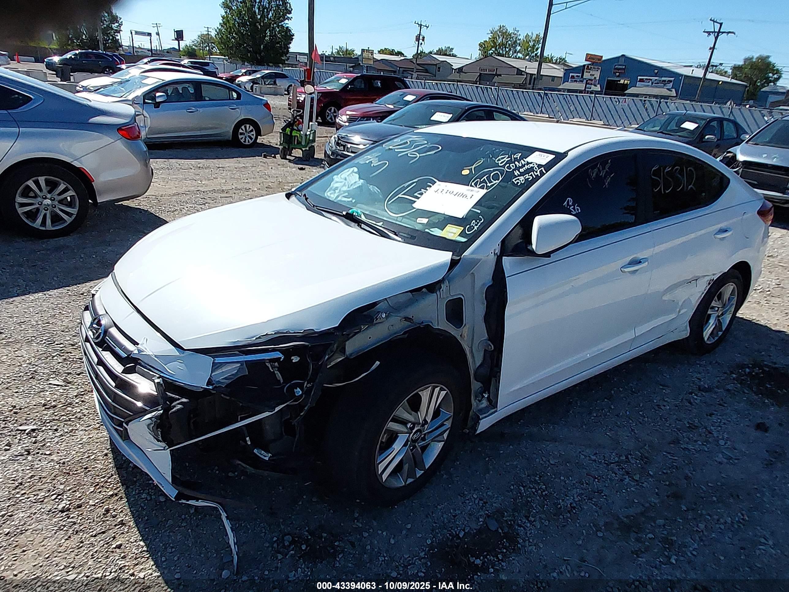 HYUNDAI ELANTRA image 2