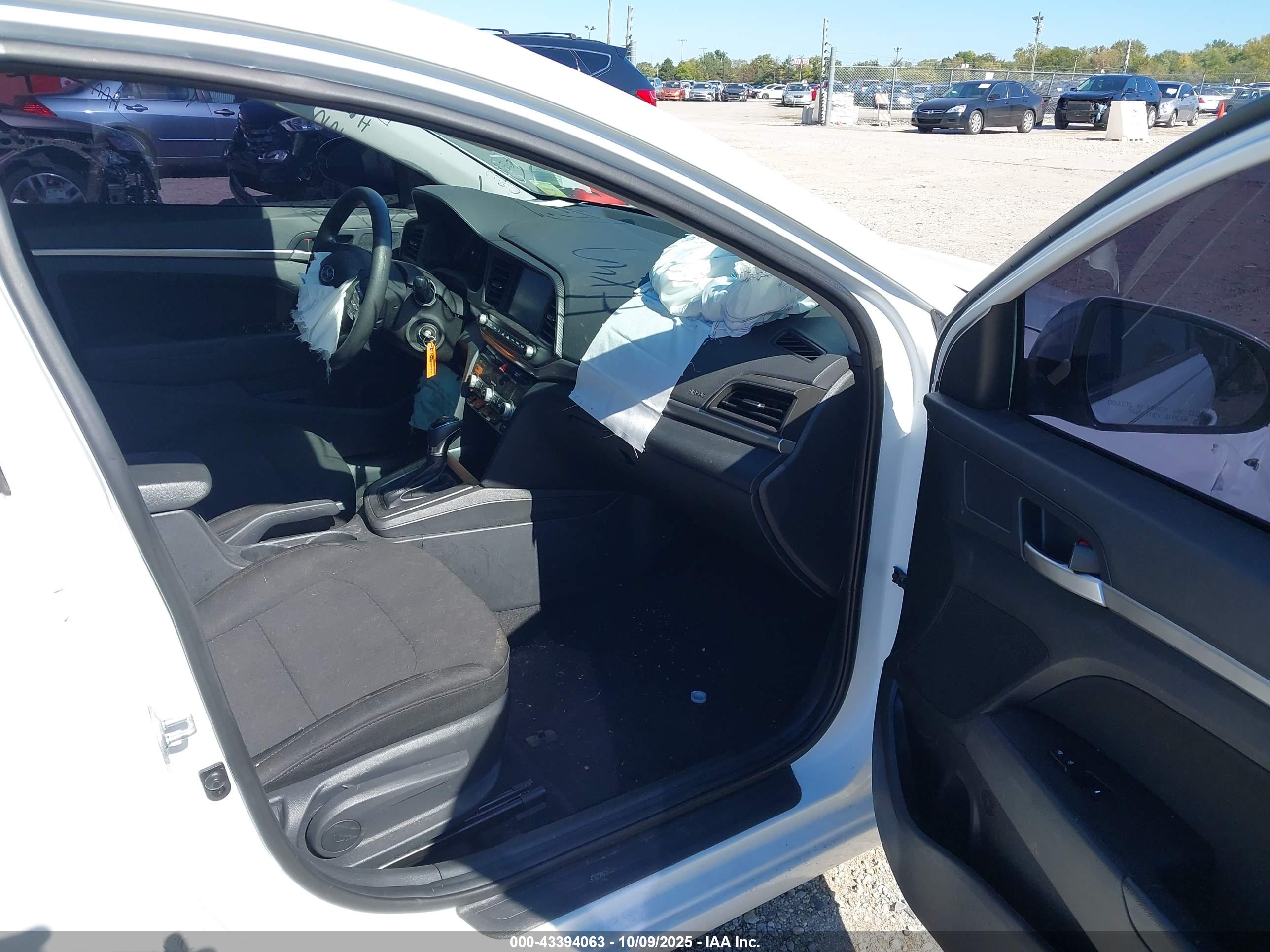 HYUNDAI ELANTRA image 5