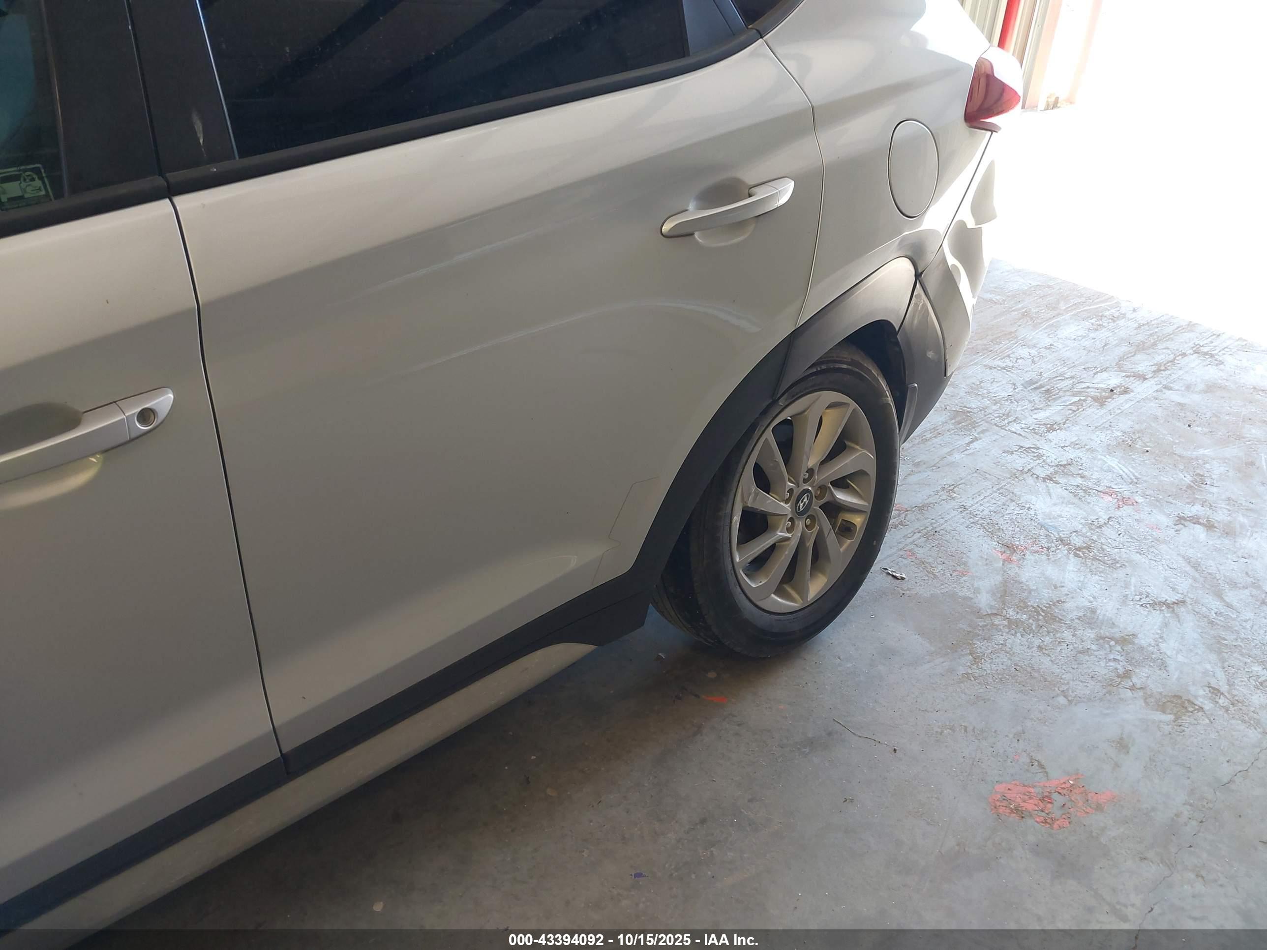 HYUNDAI TUCSON image 6