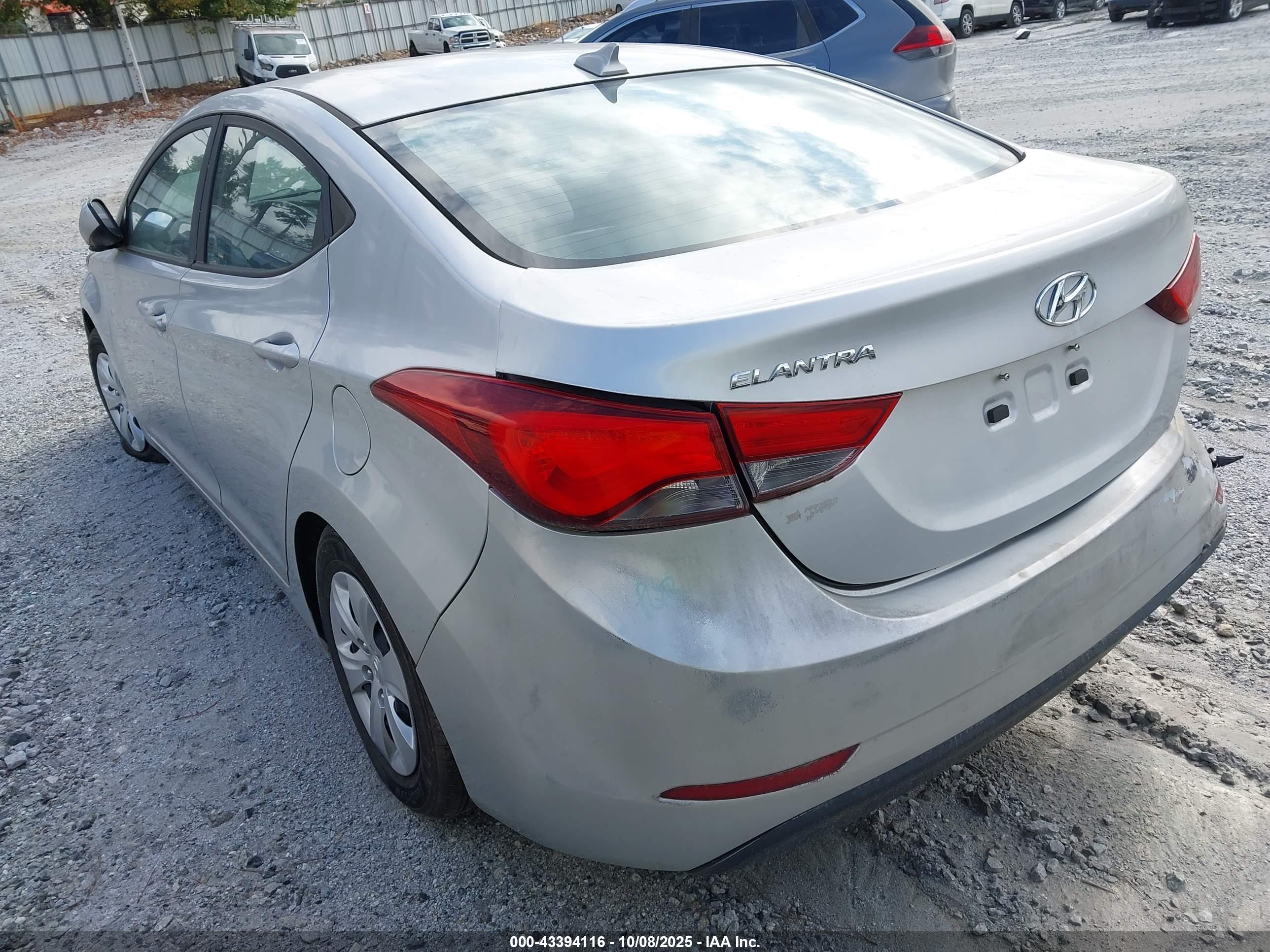 HYUNDAI ELANTRA image 3