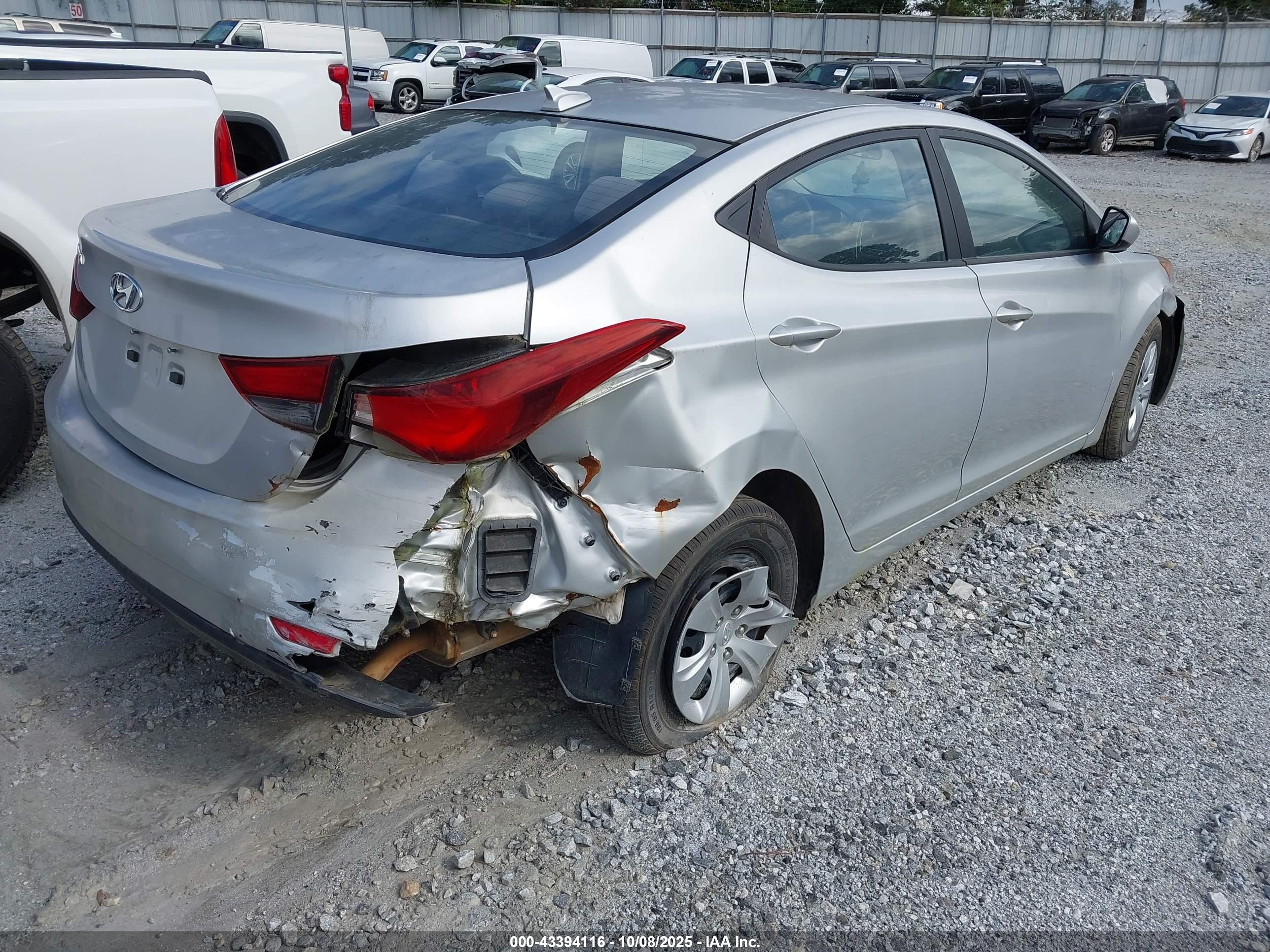 HYUNDAI ELANTRA image 4