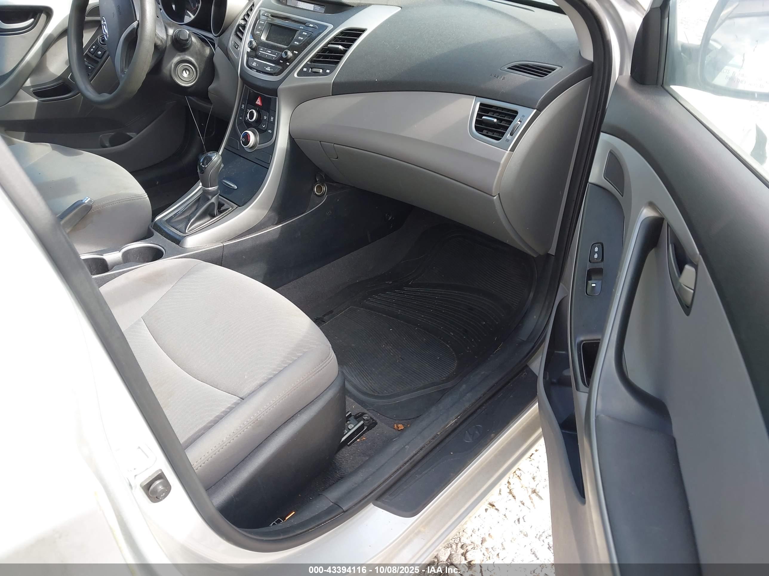 HYUNDAI ELANTRA image 5
