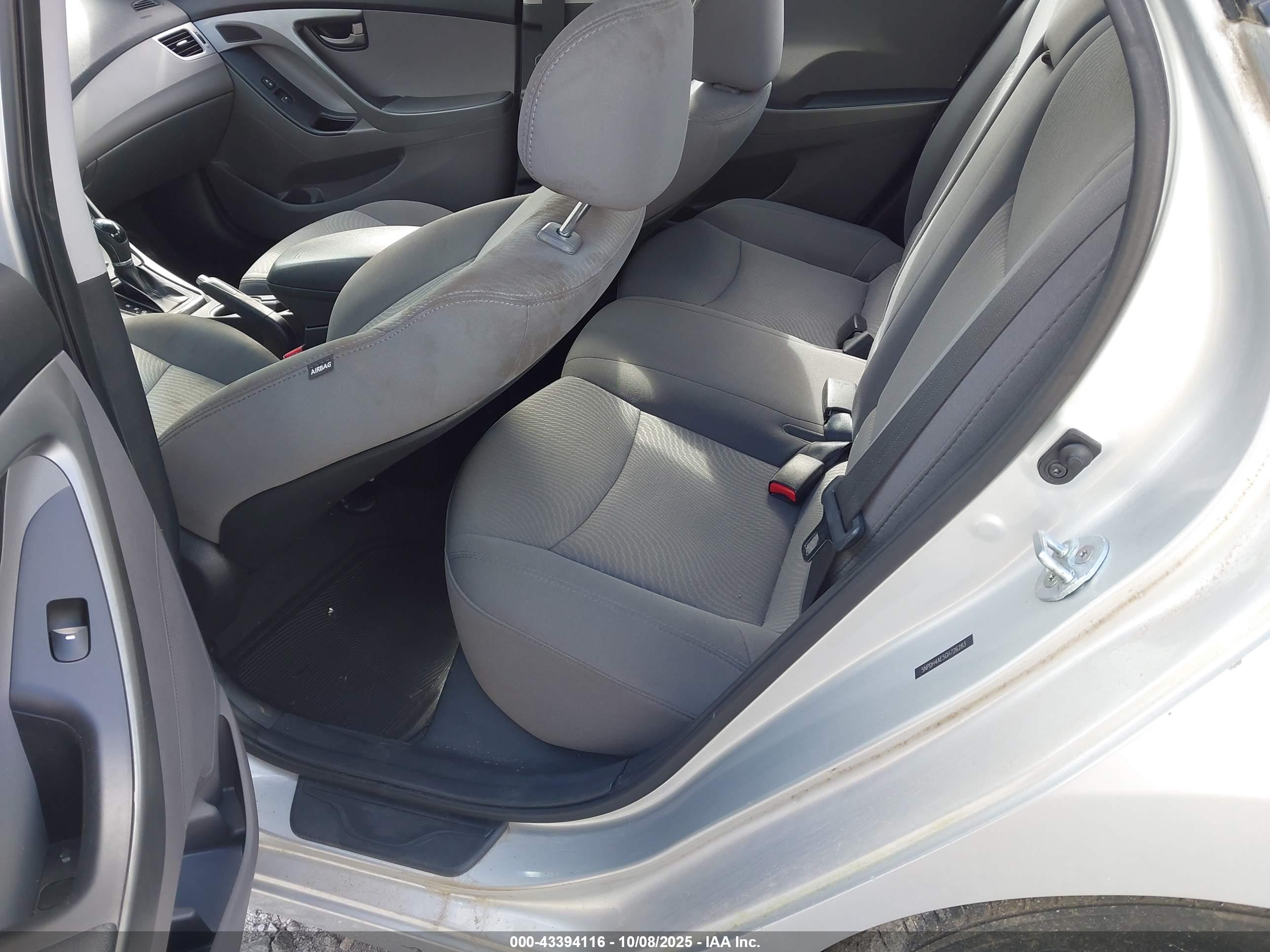 HYUNDAI ELANTRA image 8