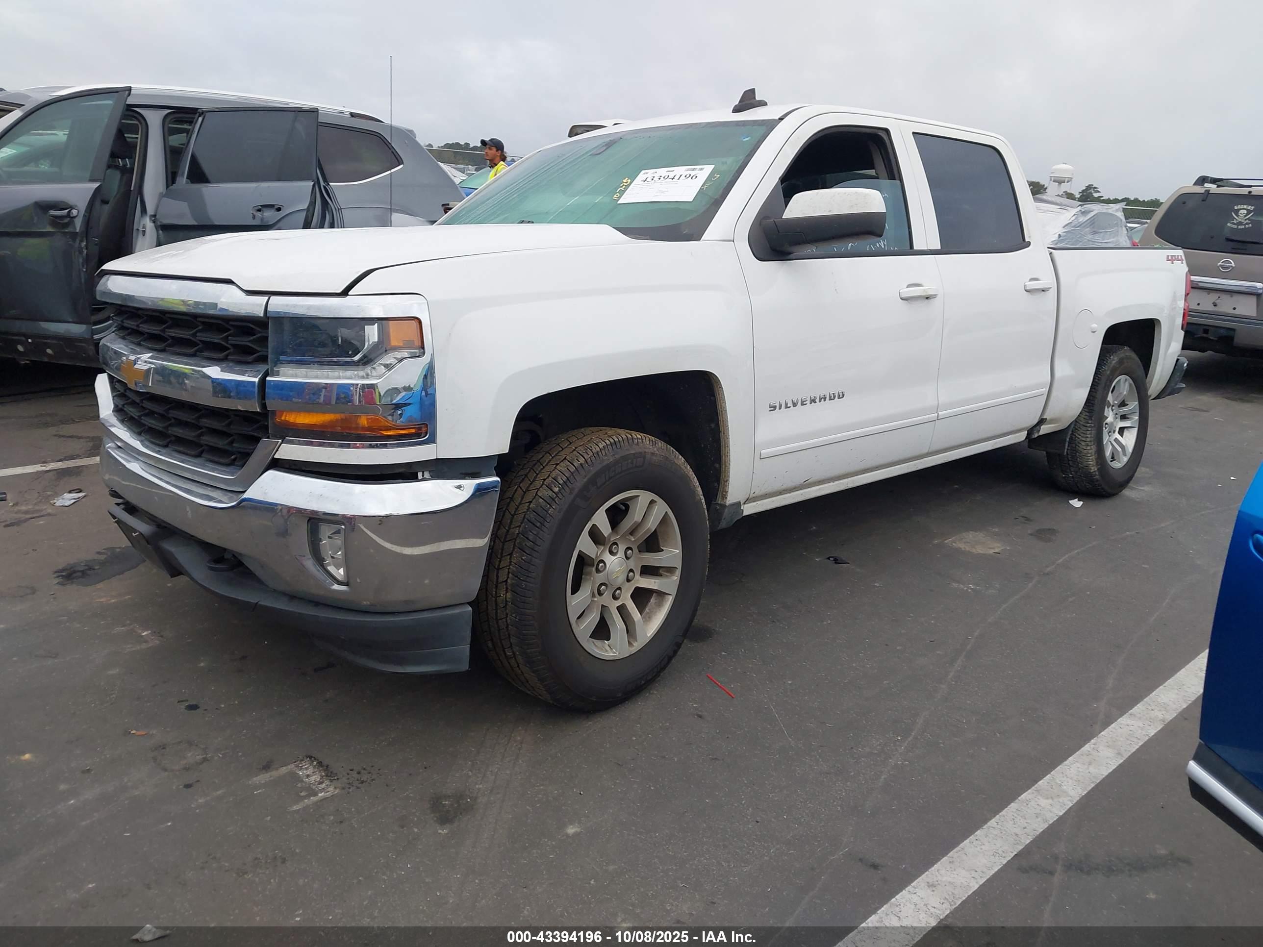 CHEVROLET SILVERADO image 2