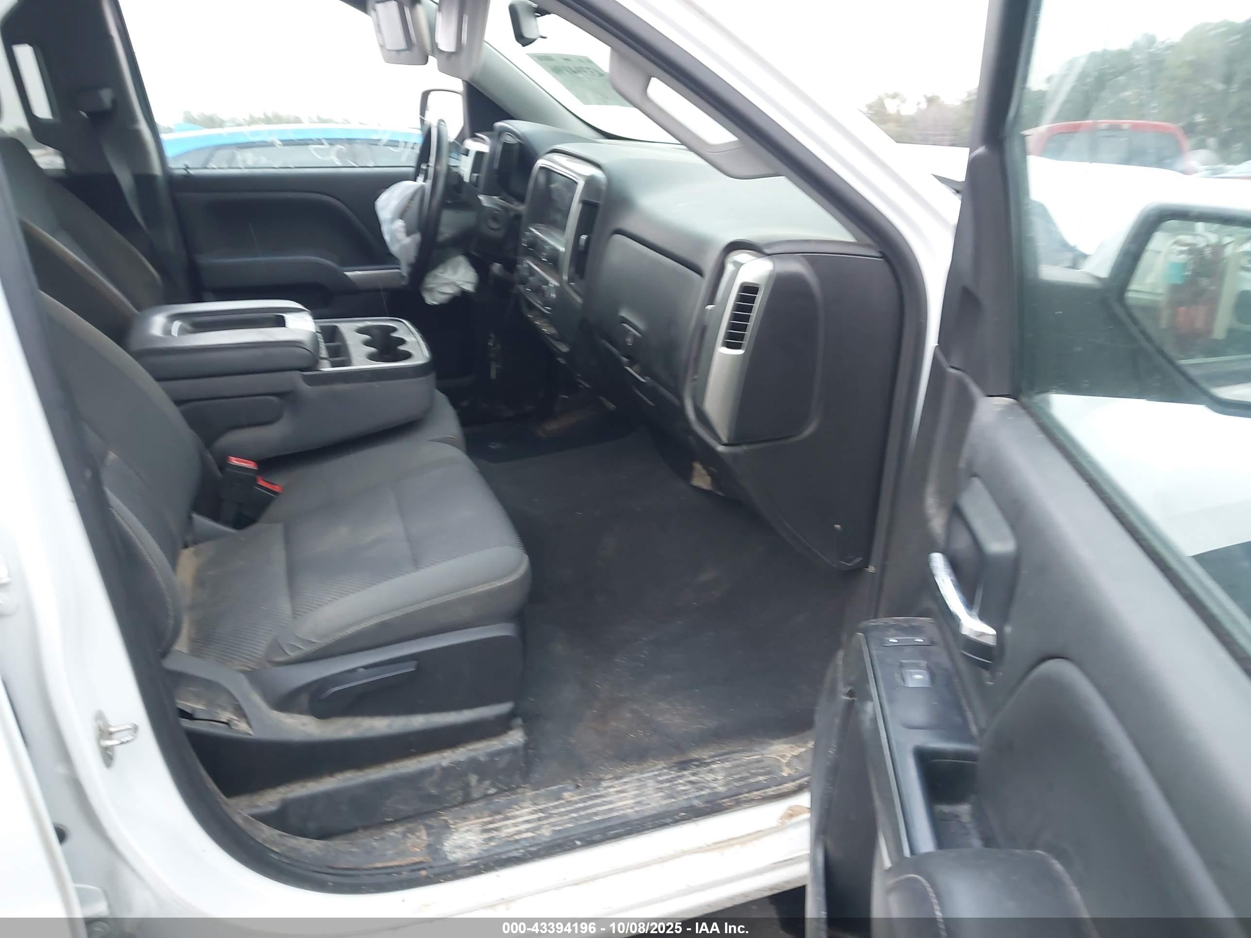 CHEVROLET SILVERADO image 5