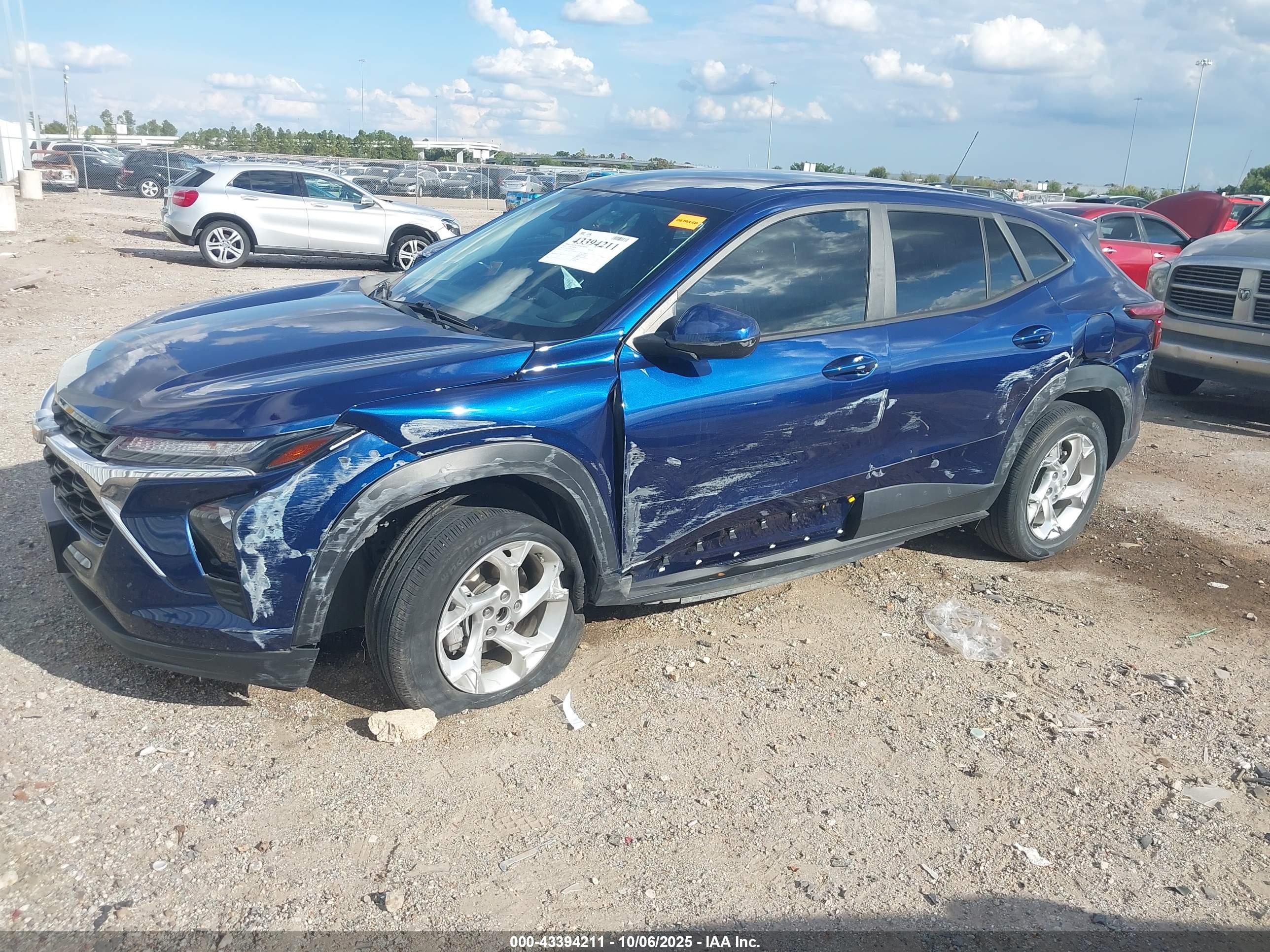 CHEVROLET TRAX image 2
