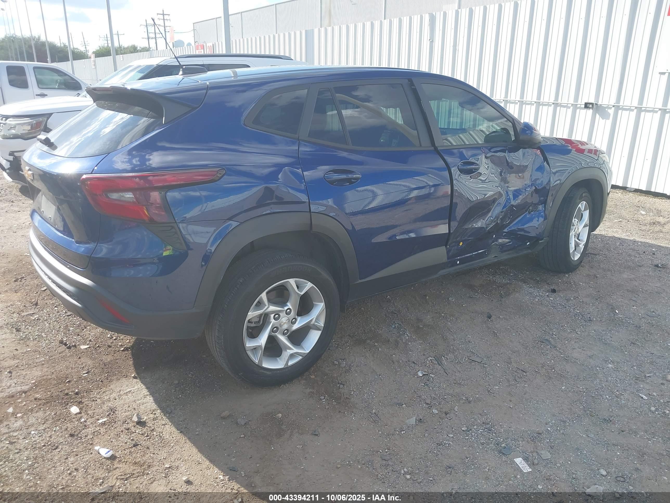 CHEVROLET TRAX image 4