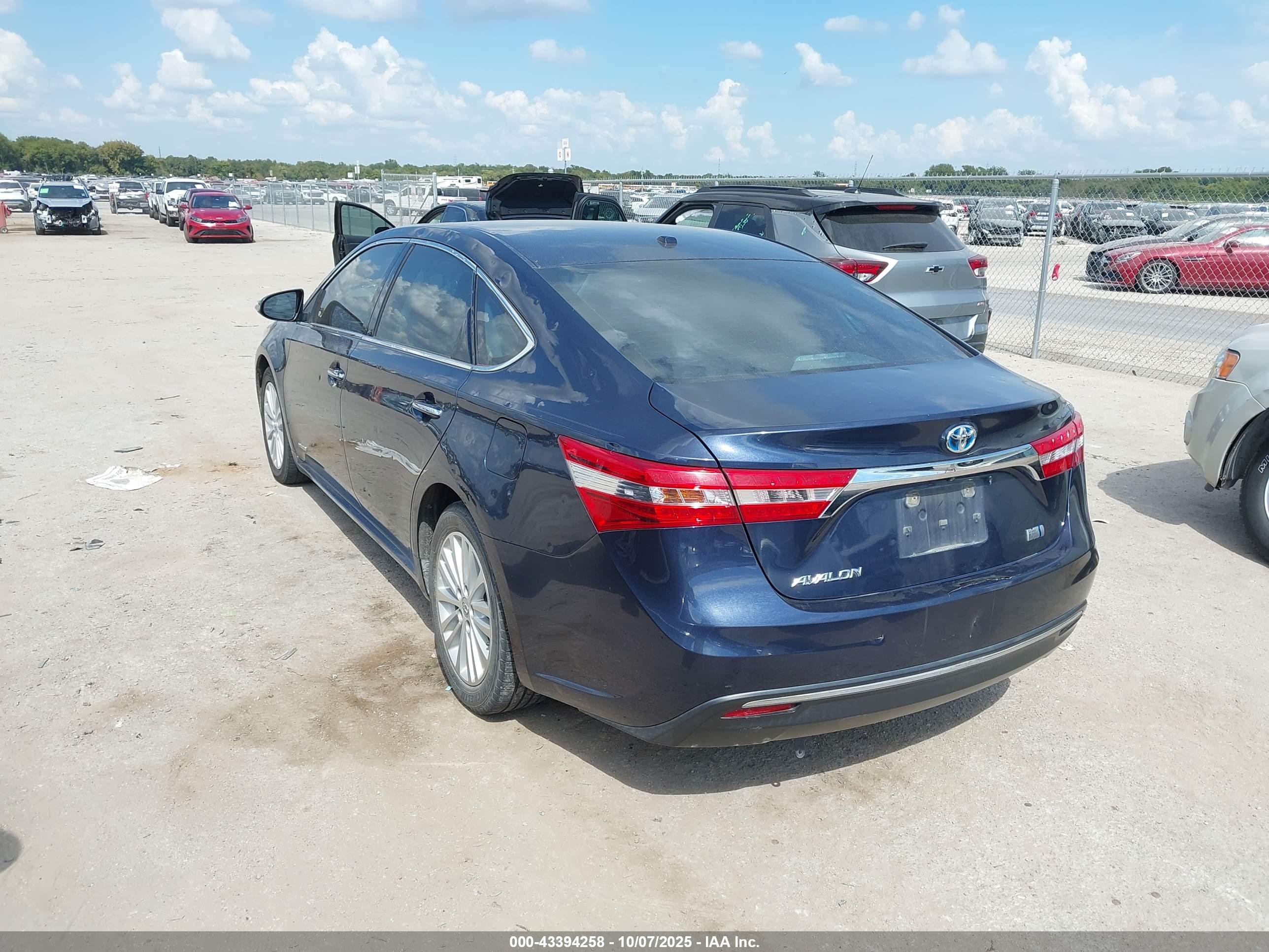 TOYOTA AVALON image 3