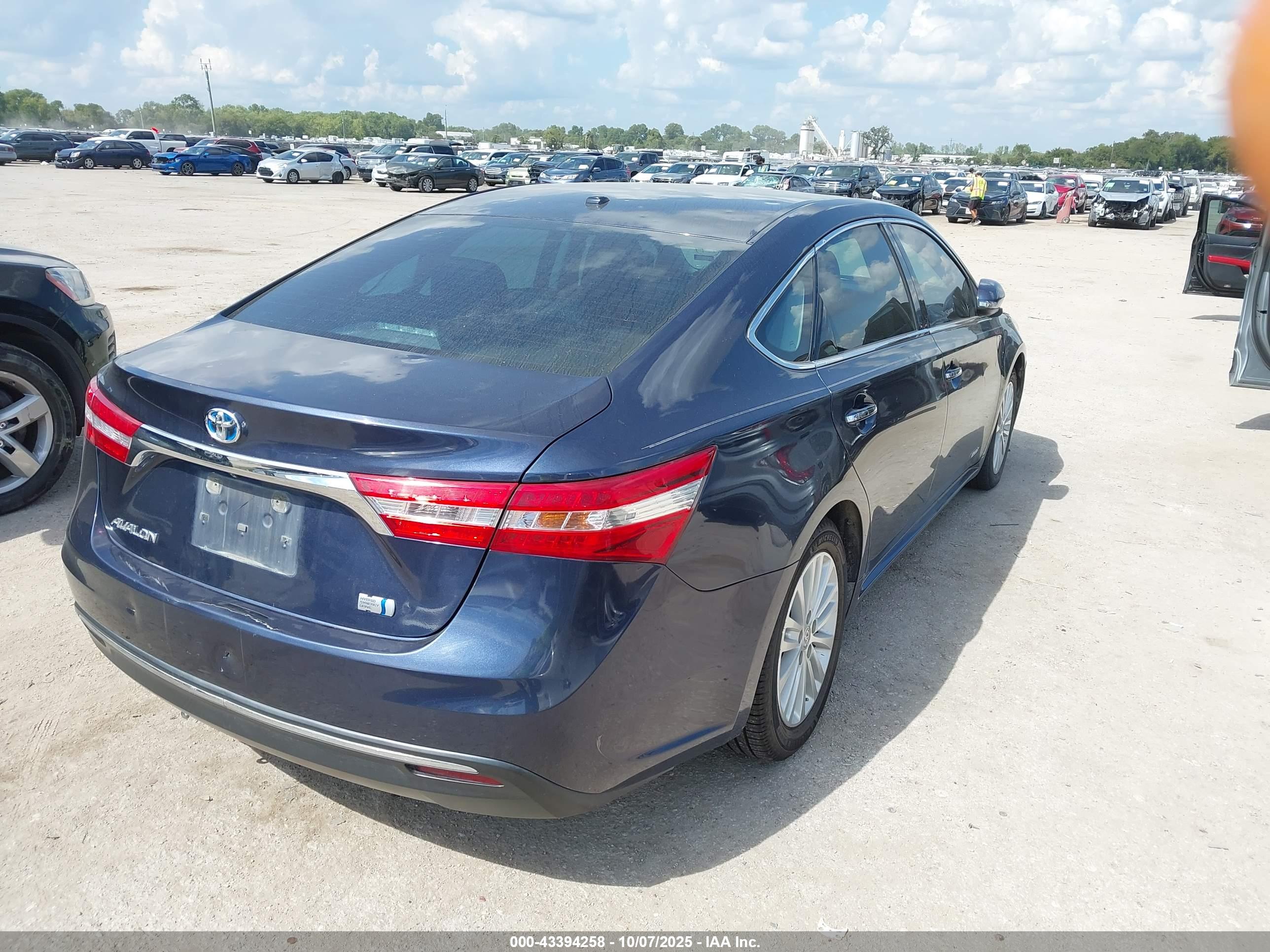 TOYOTA AVALON image 4
