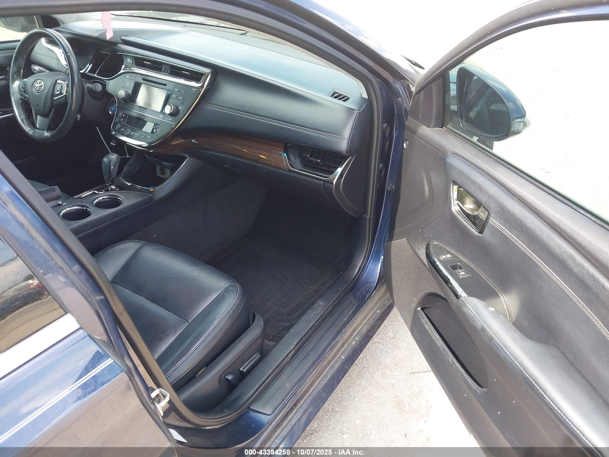 TOYOTA AVALON image 5