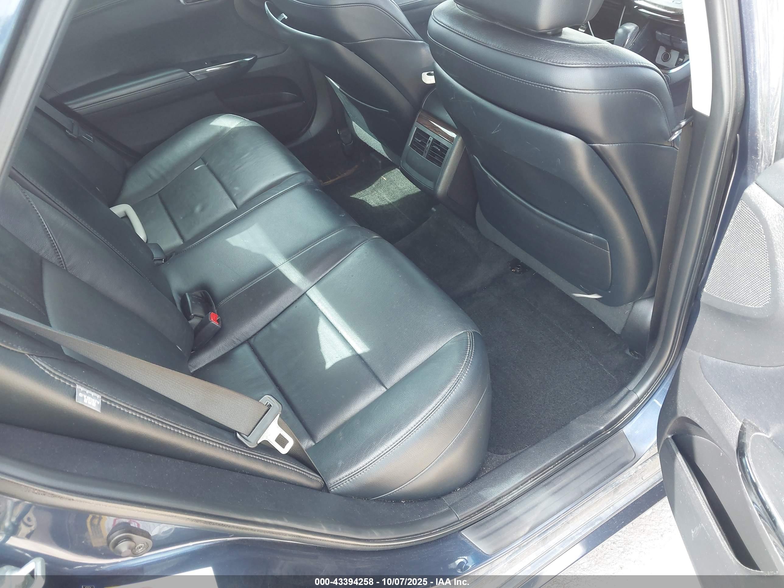 TOYOTA AVALON image 8