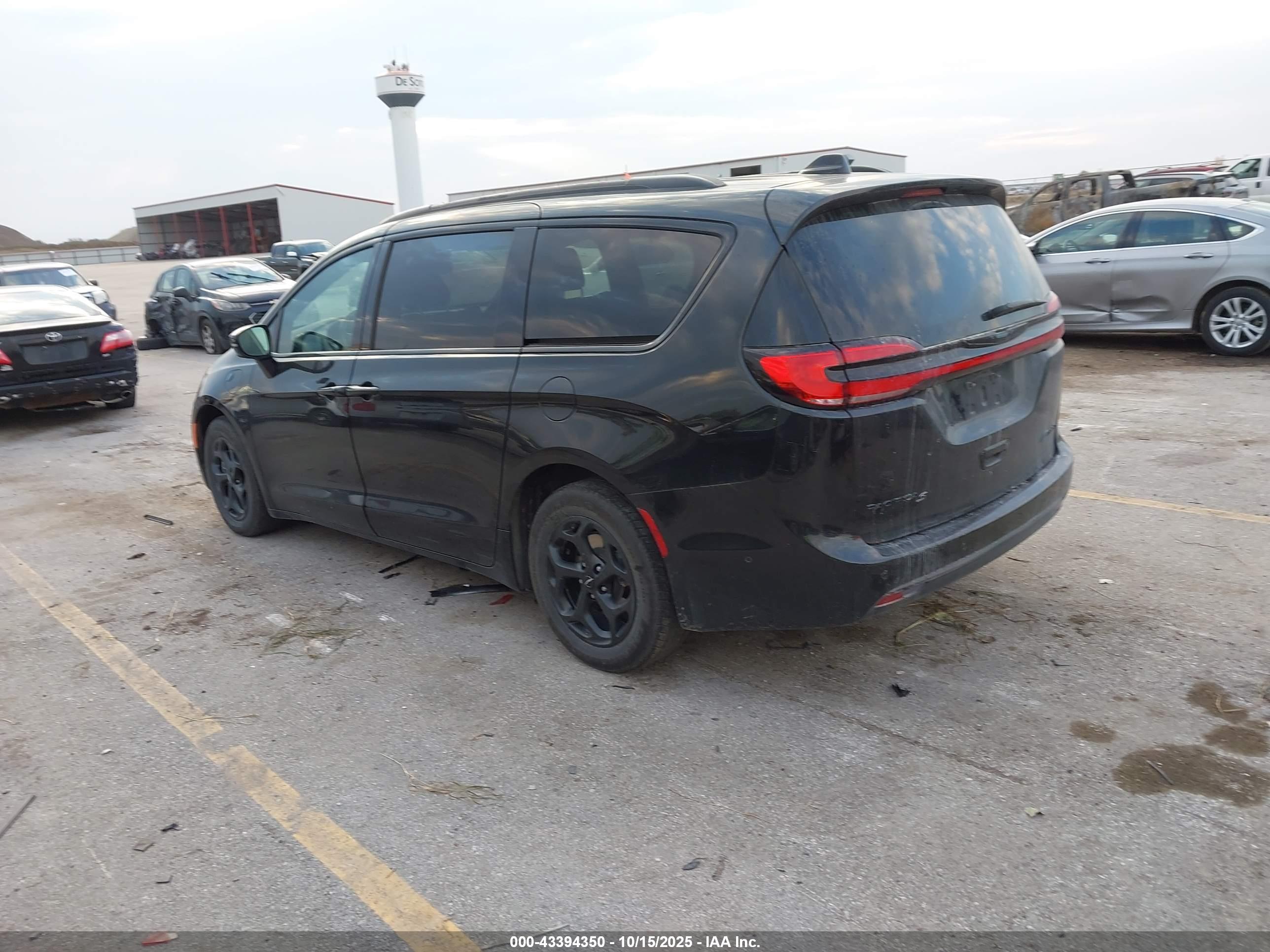 CHRYSLER PACIFICA image 3