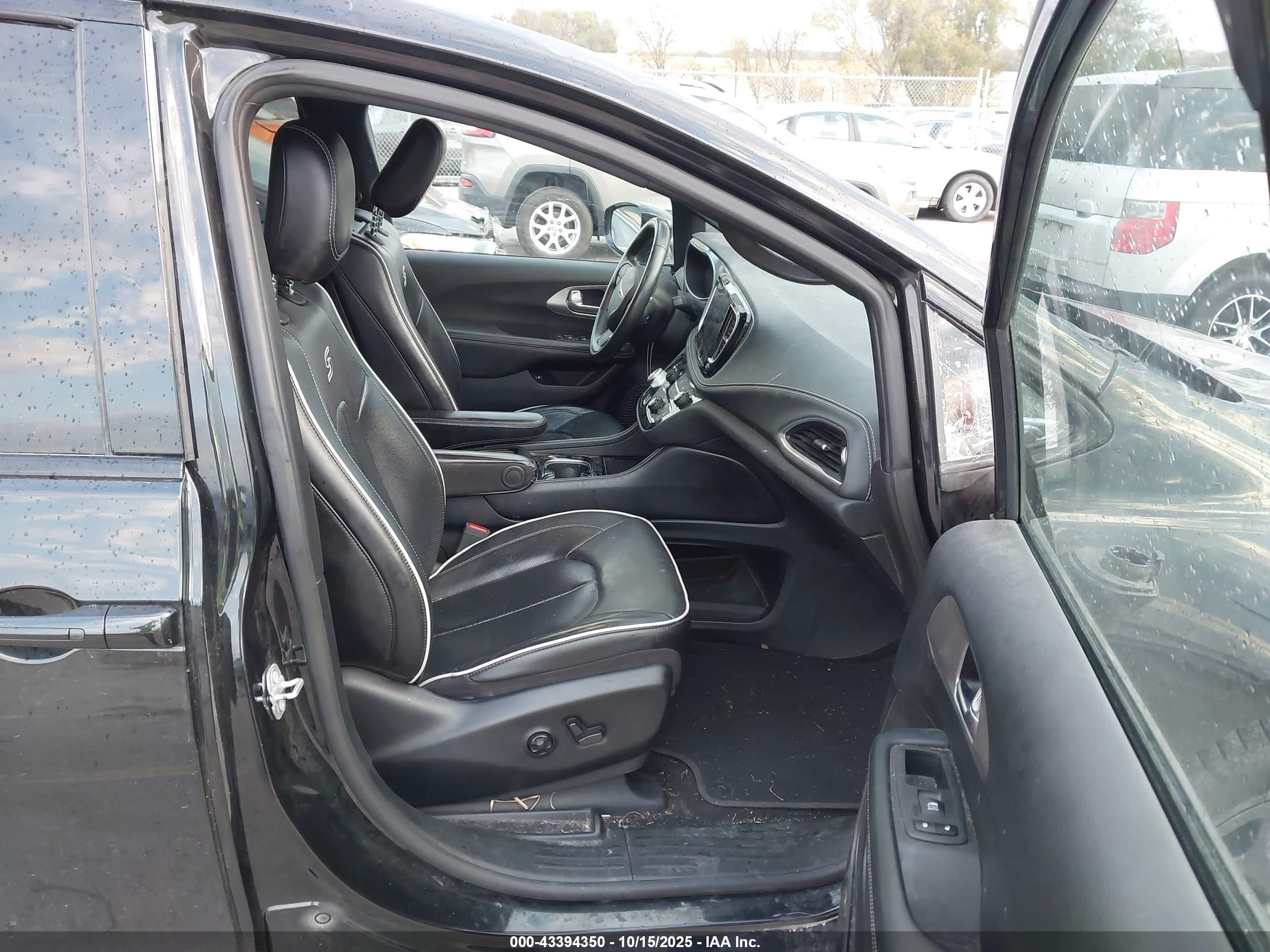 CHRYSLER PACIFICA image 5