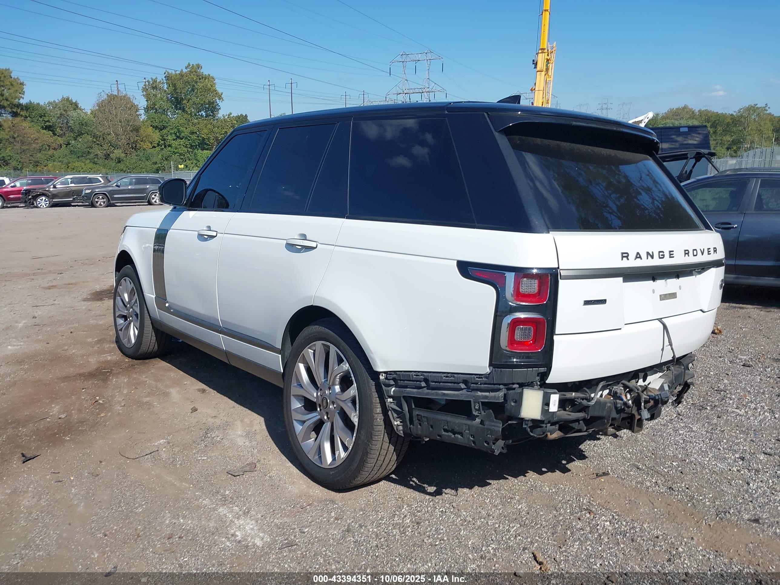LAND ROVER image 3