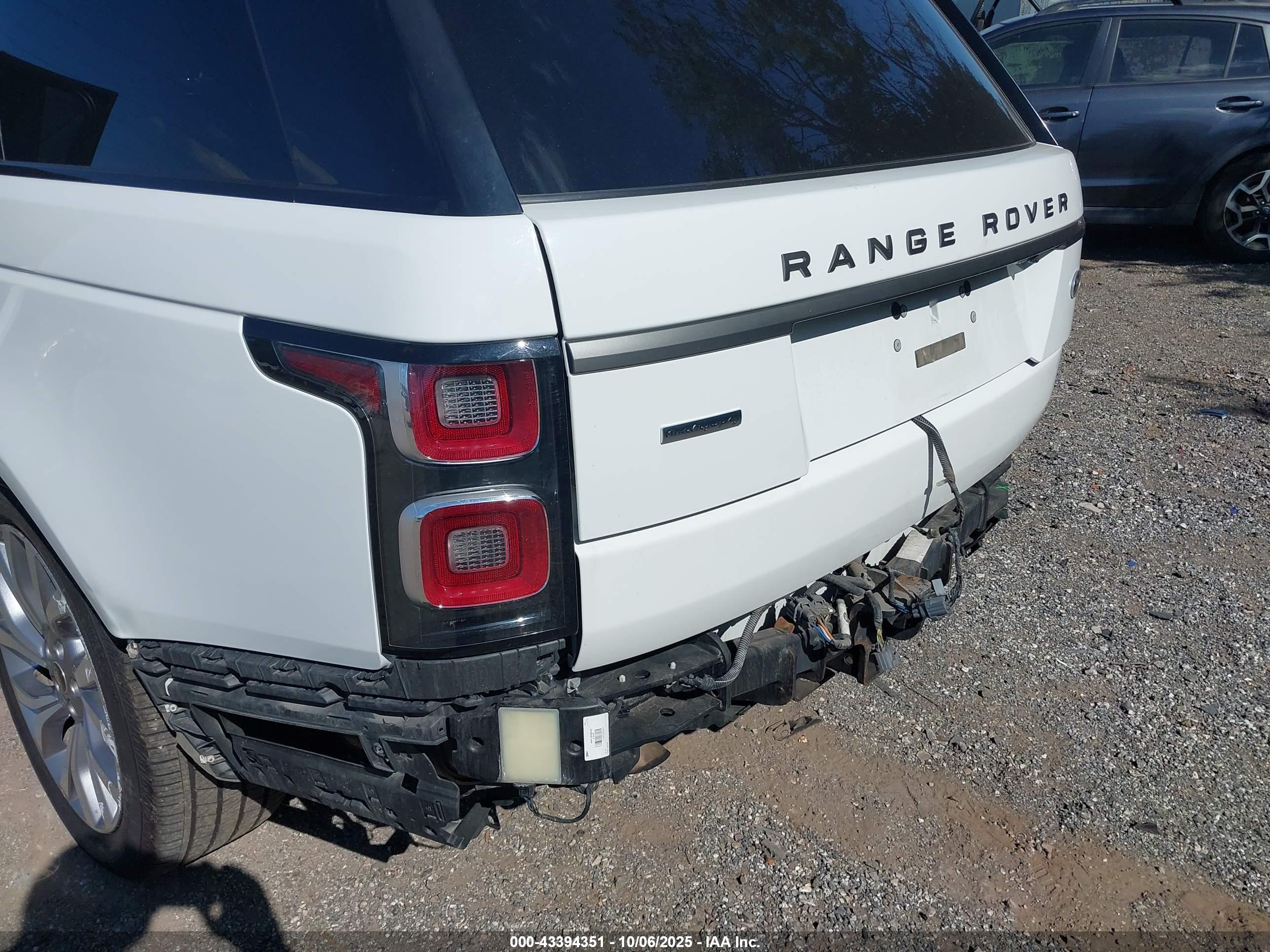LAND ROVER image 6