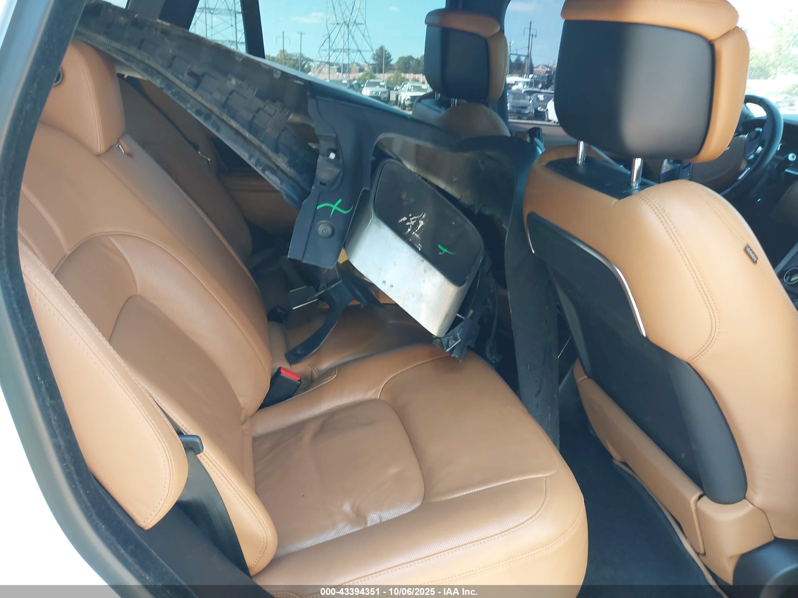 LAND ROVER image 8