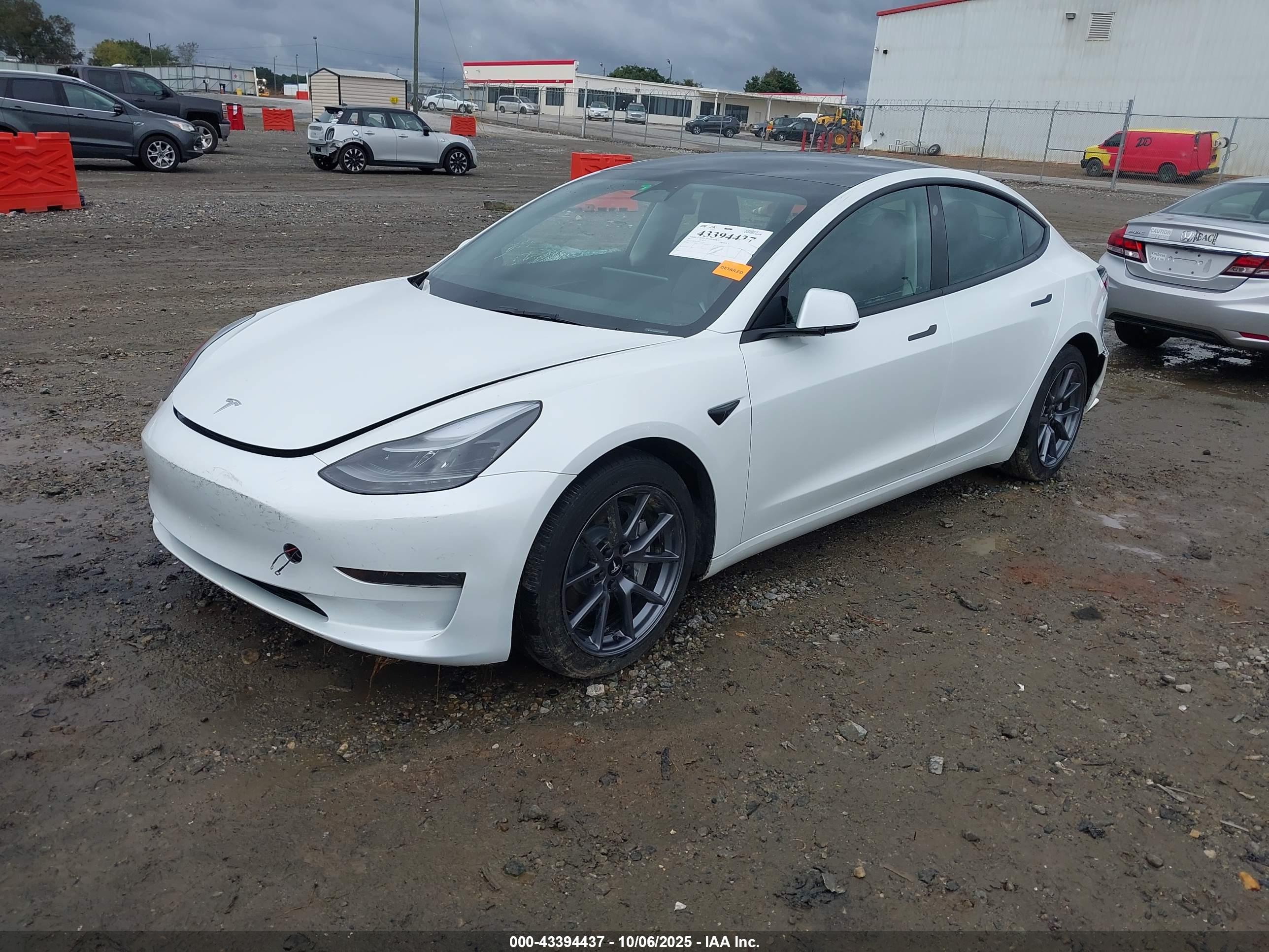 TESLA MODEL image 2