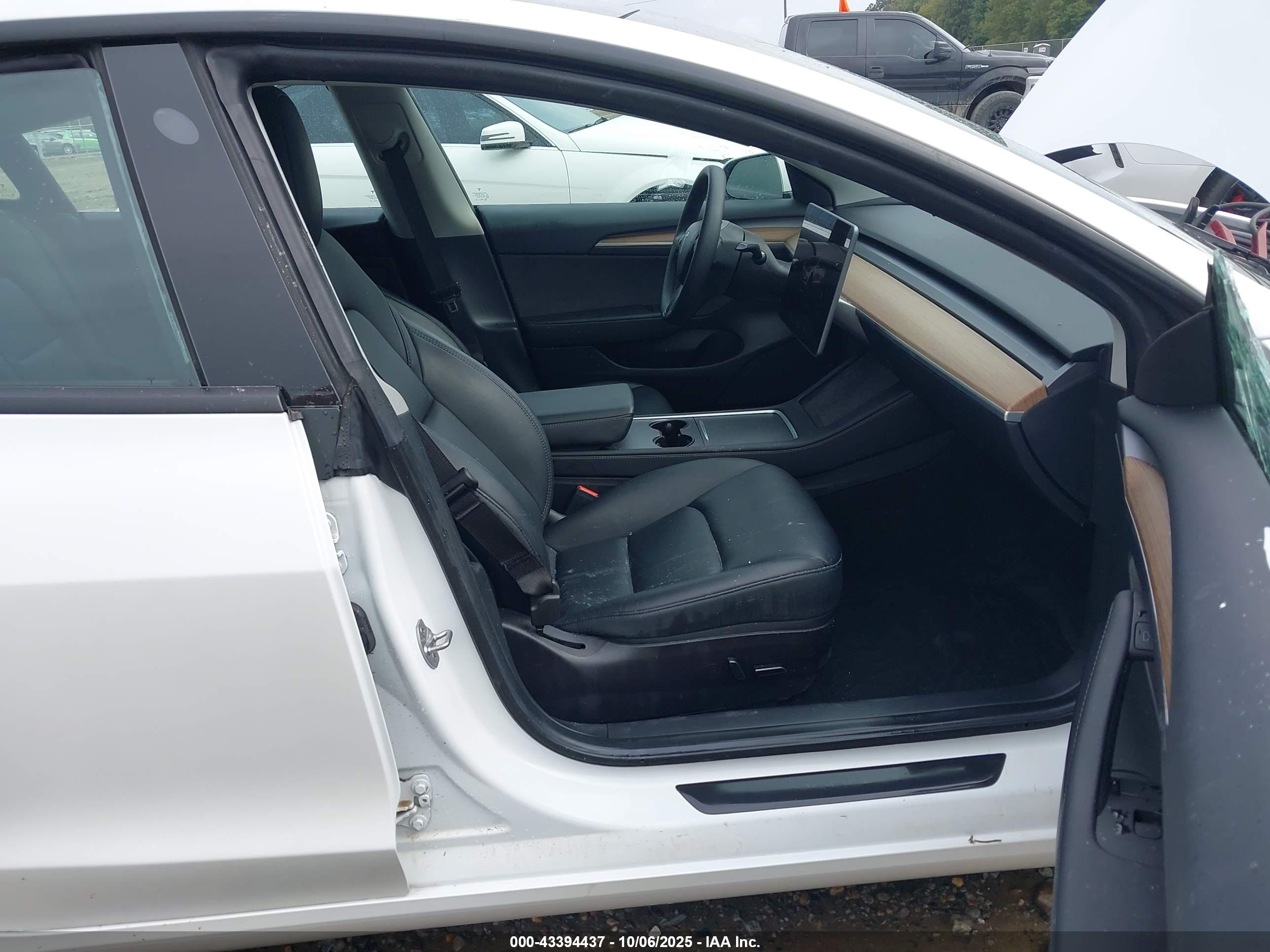 TESLA MODEL image 5