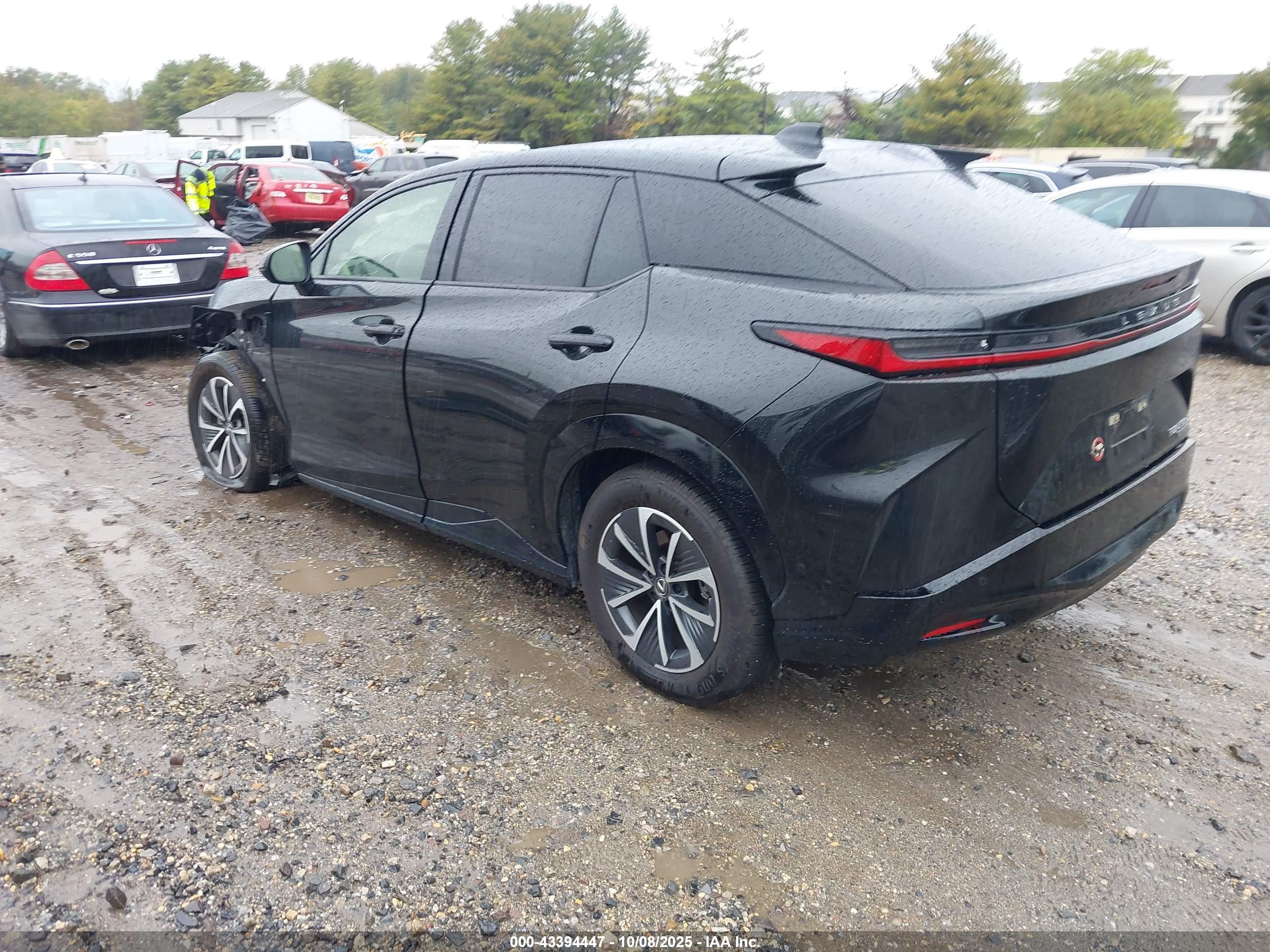 LEXUS RZ image 3