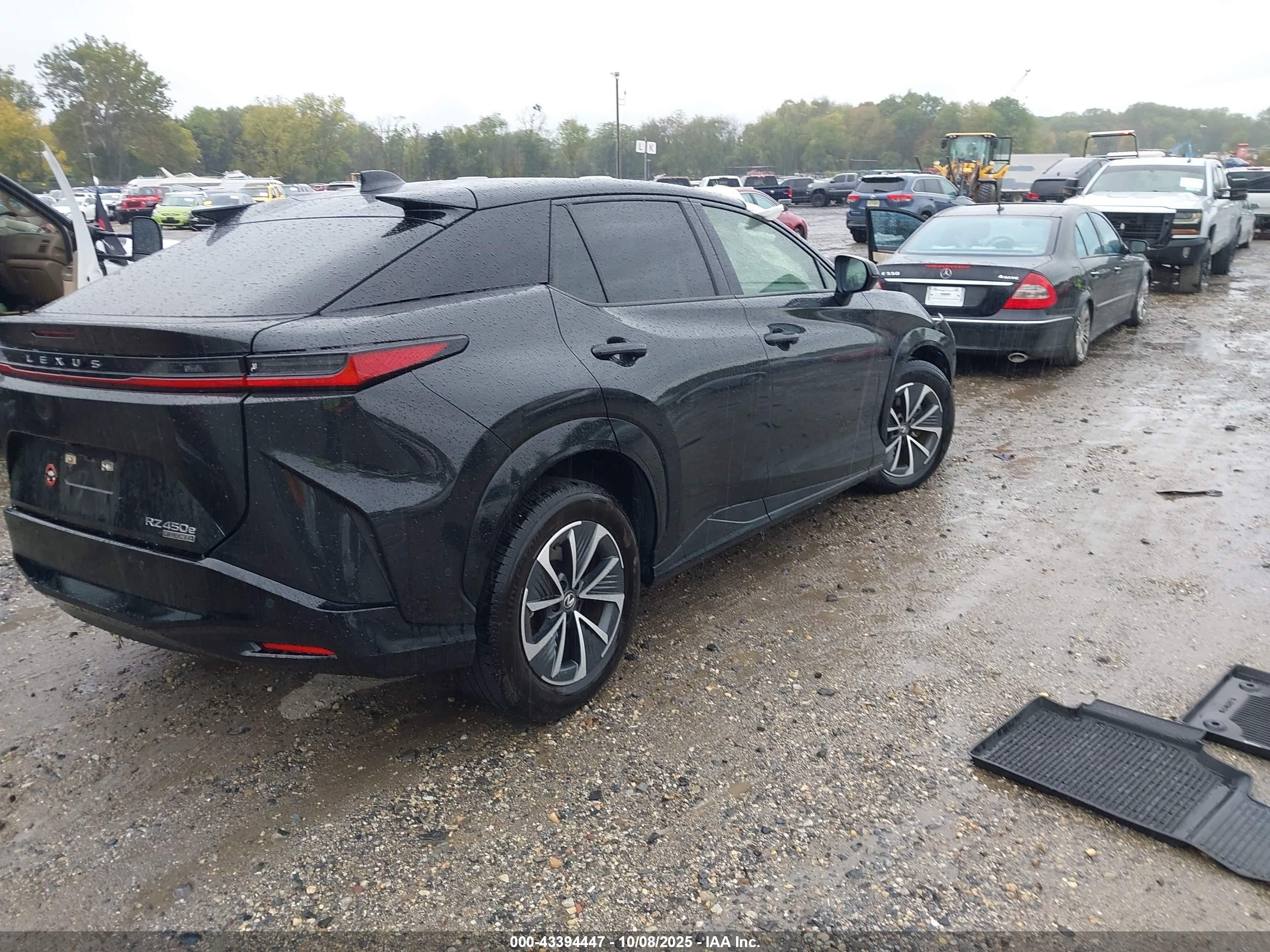 LEXUS RZ image 4
