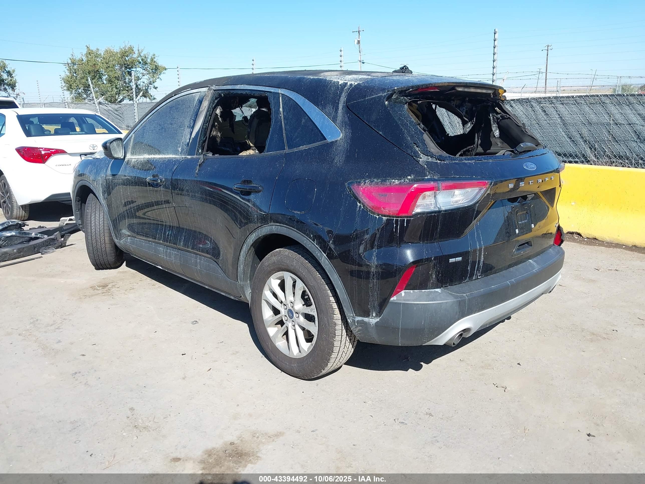 FORD ESCAPE image 3