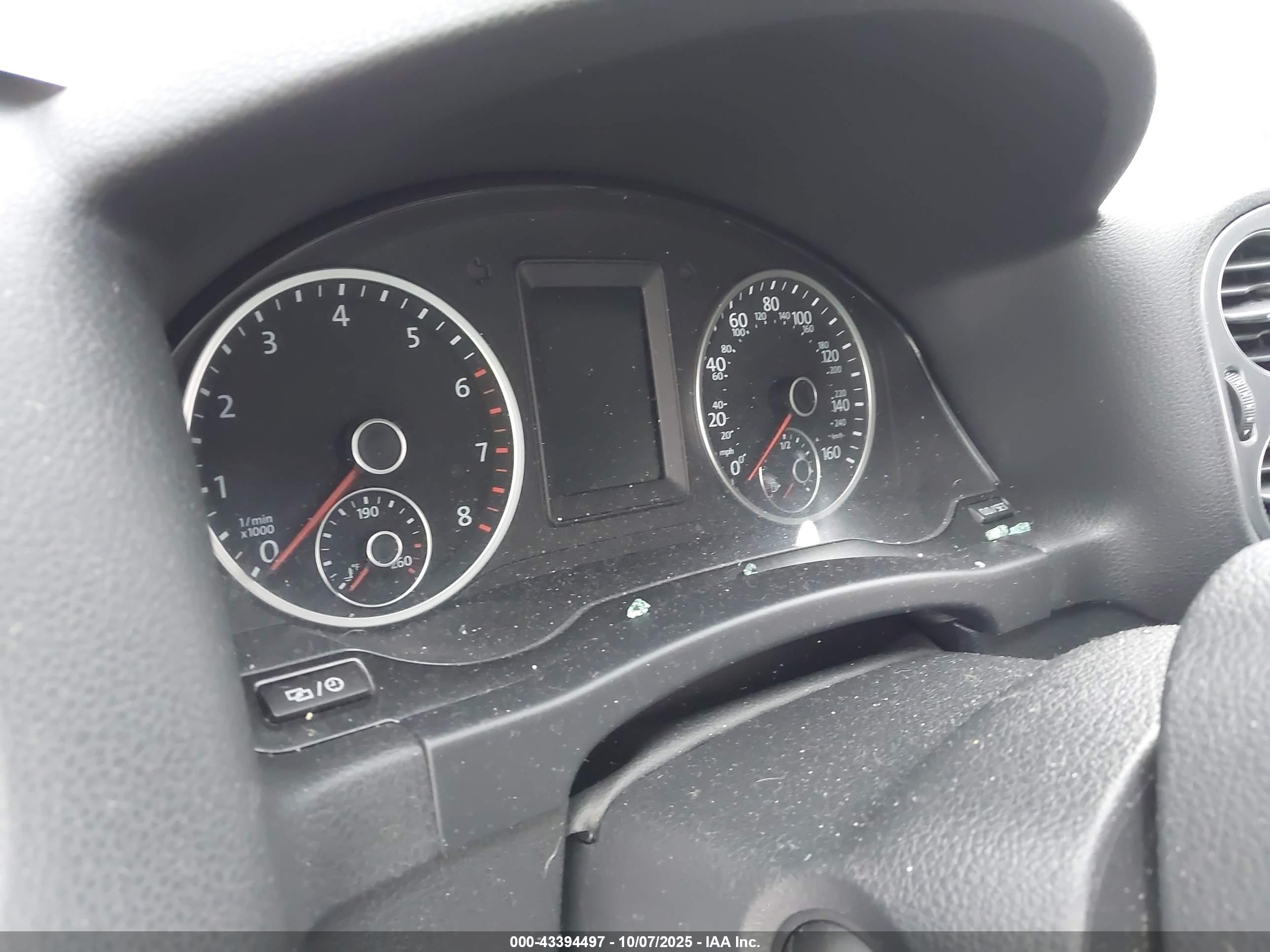 VOLKSWAGEN TIGUAN image 7
