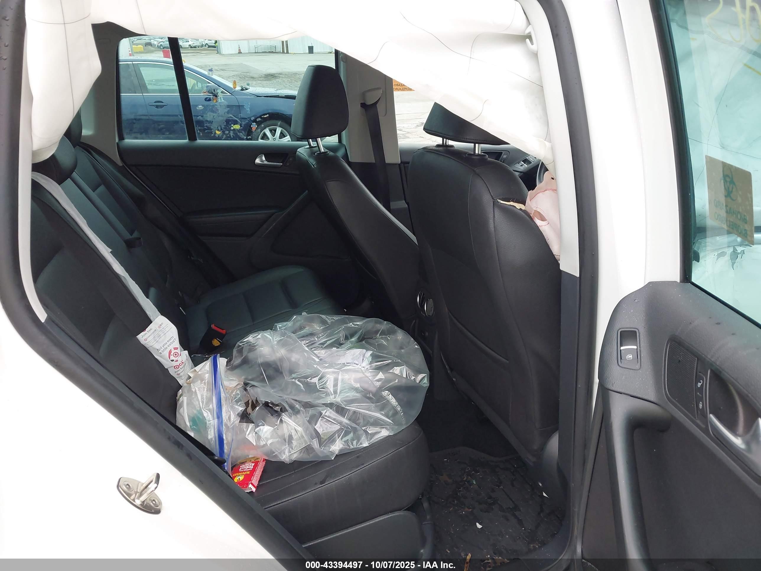 VOLKSWAGEN TIGUAN image 8