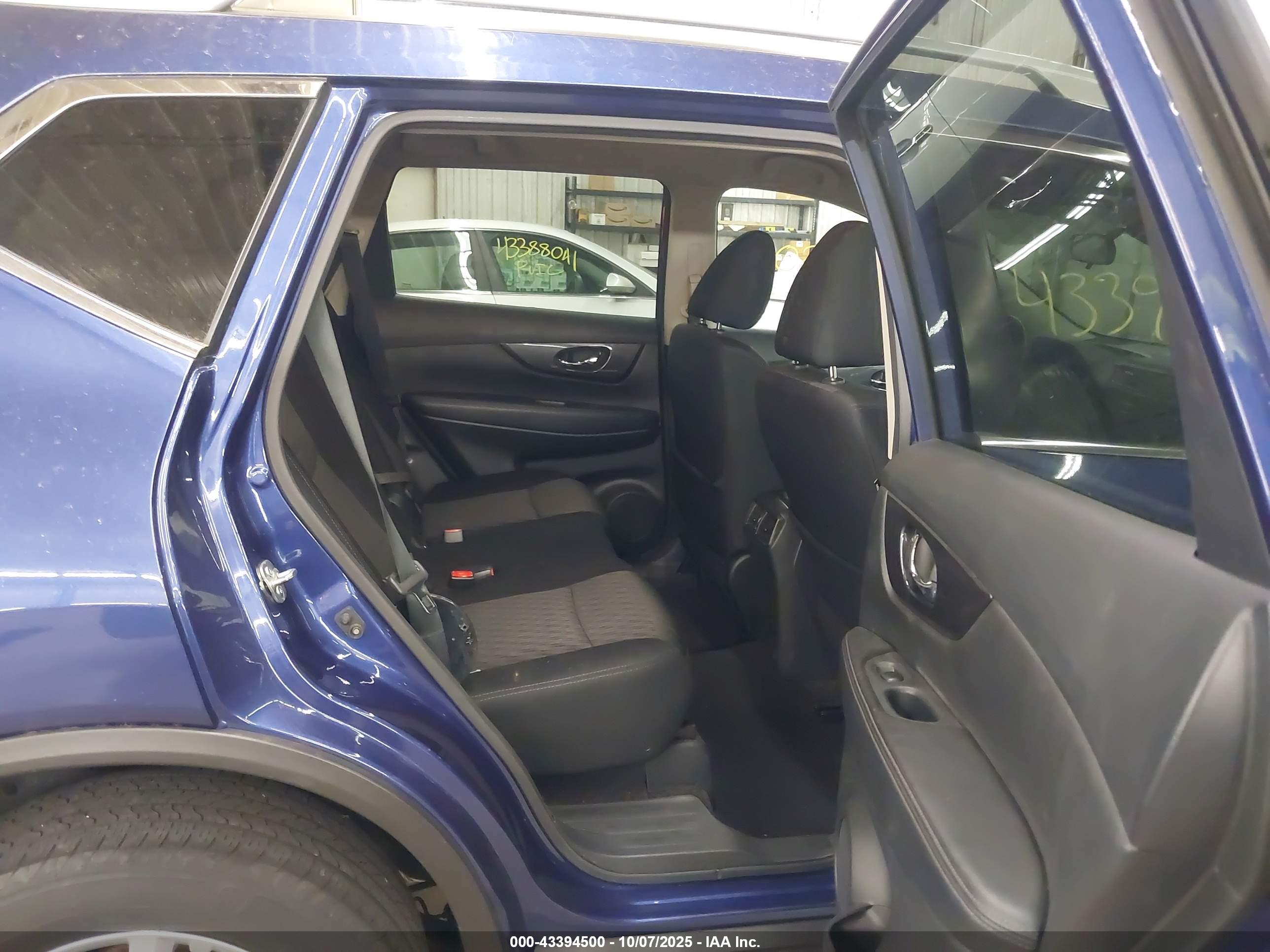 NISSAN ROGUE image 8