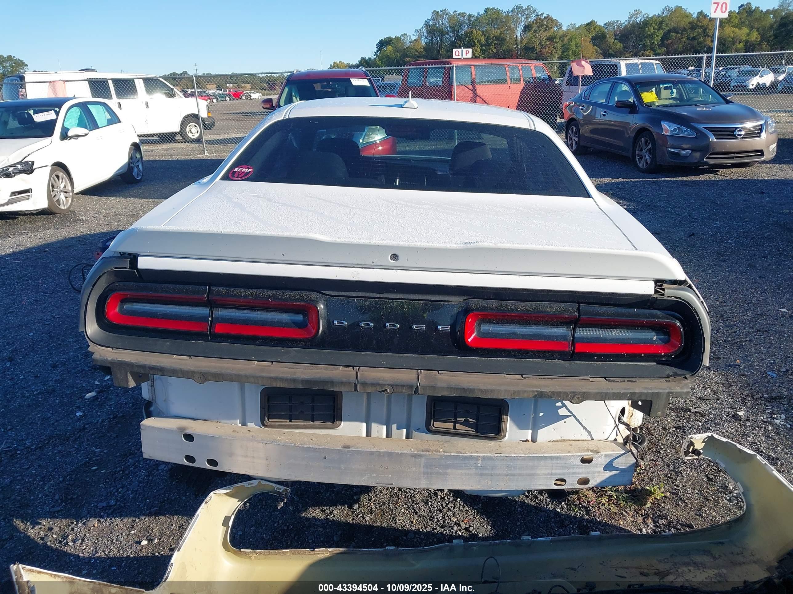 DODGE CHALLENGER image 6