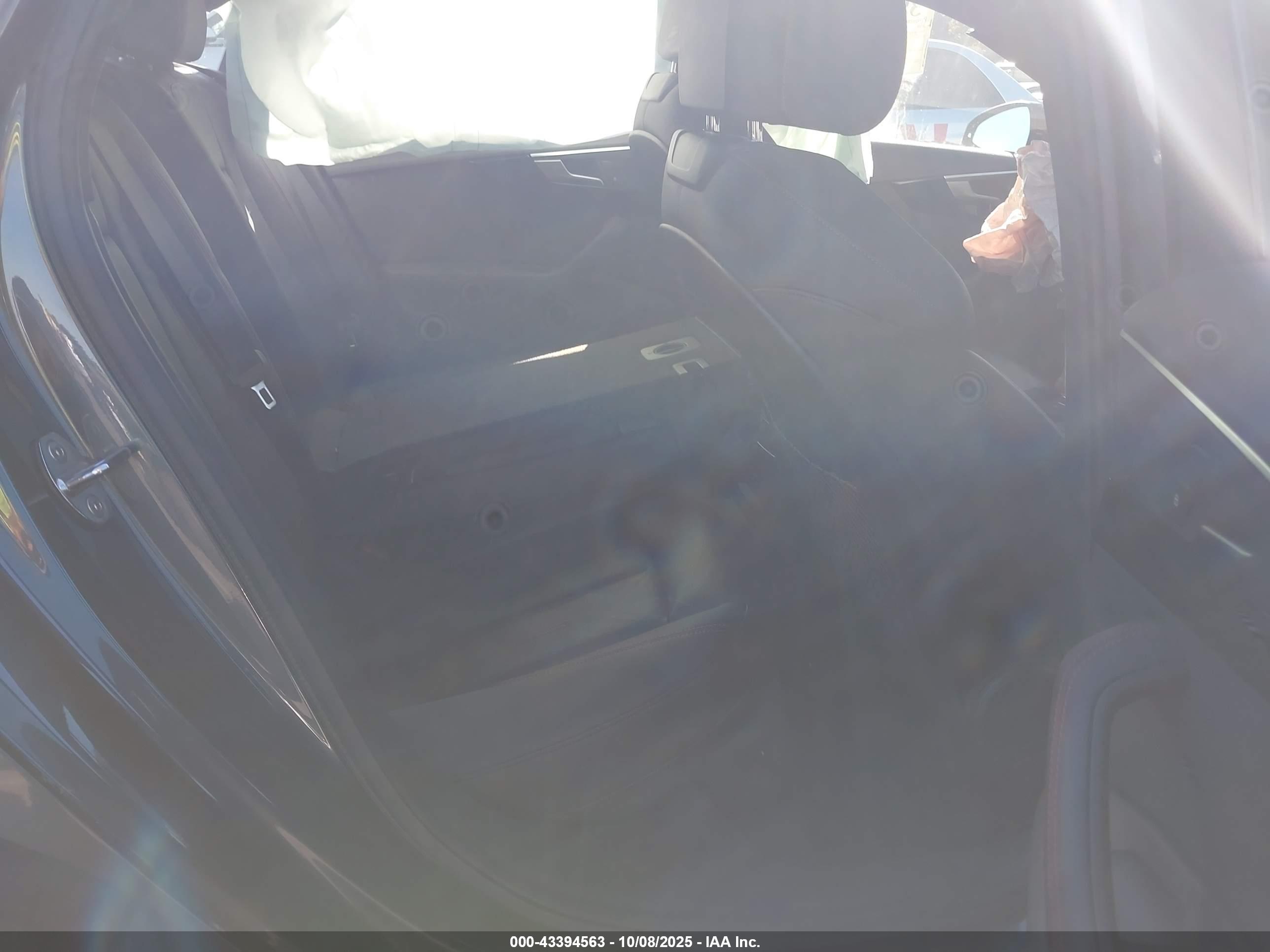 AUDI A4 image 8