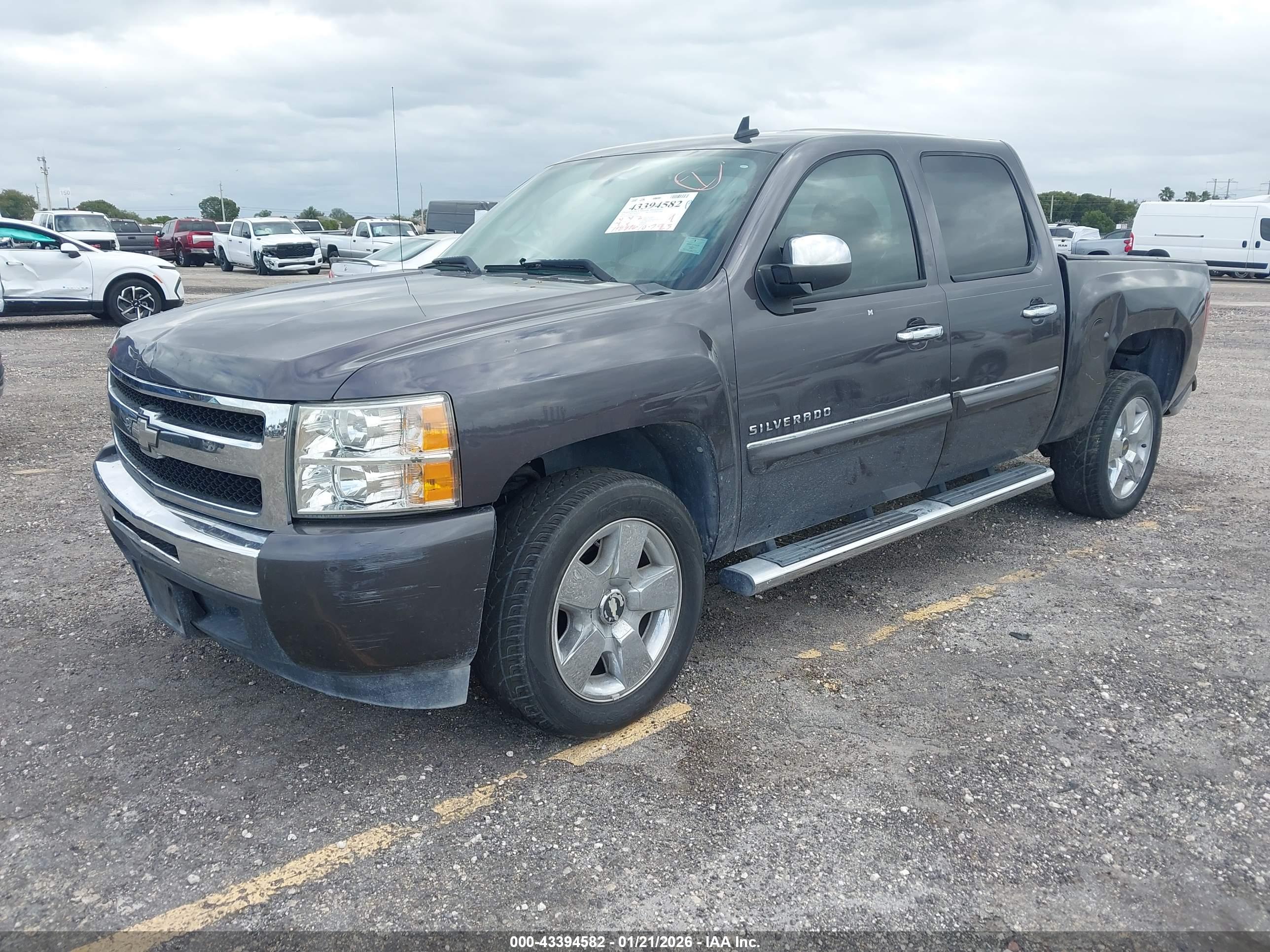 CHEVROLET SILVERADO image 2
