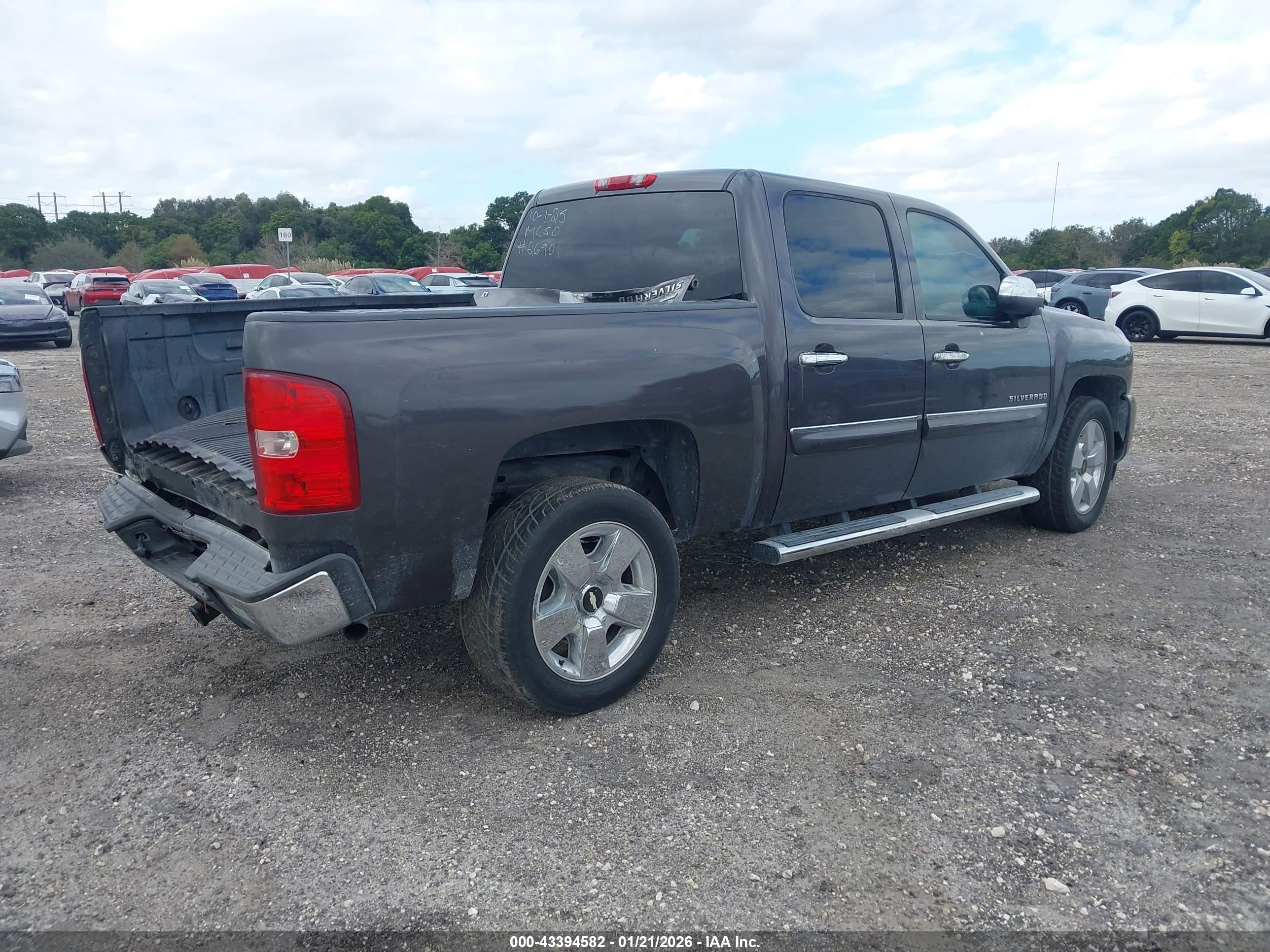 CHEVROLET SILVERADO image 4