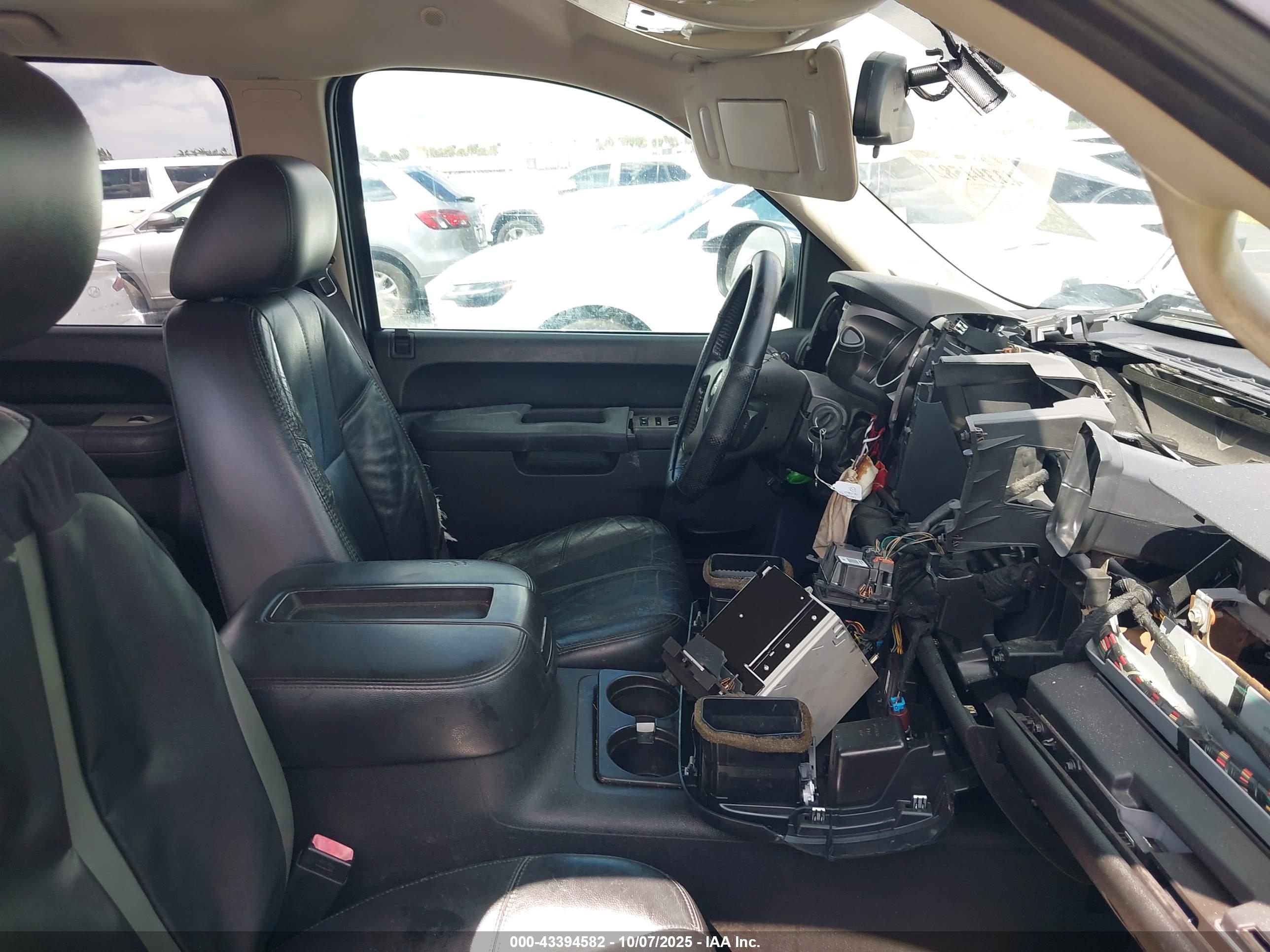CHEVROLET SILVERADO image 5