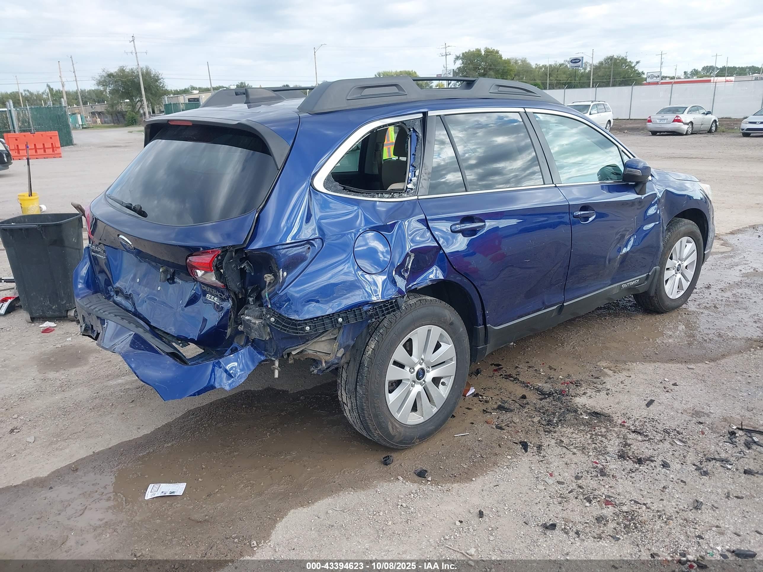 SUBARU OUTBACK image 4