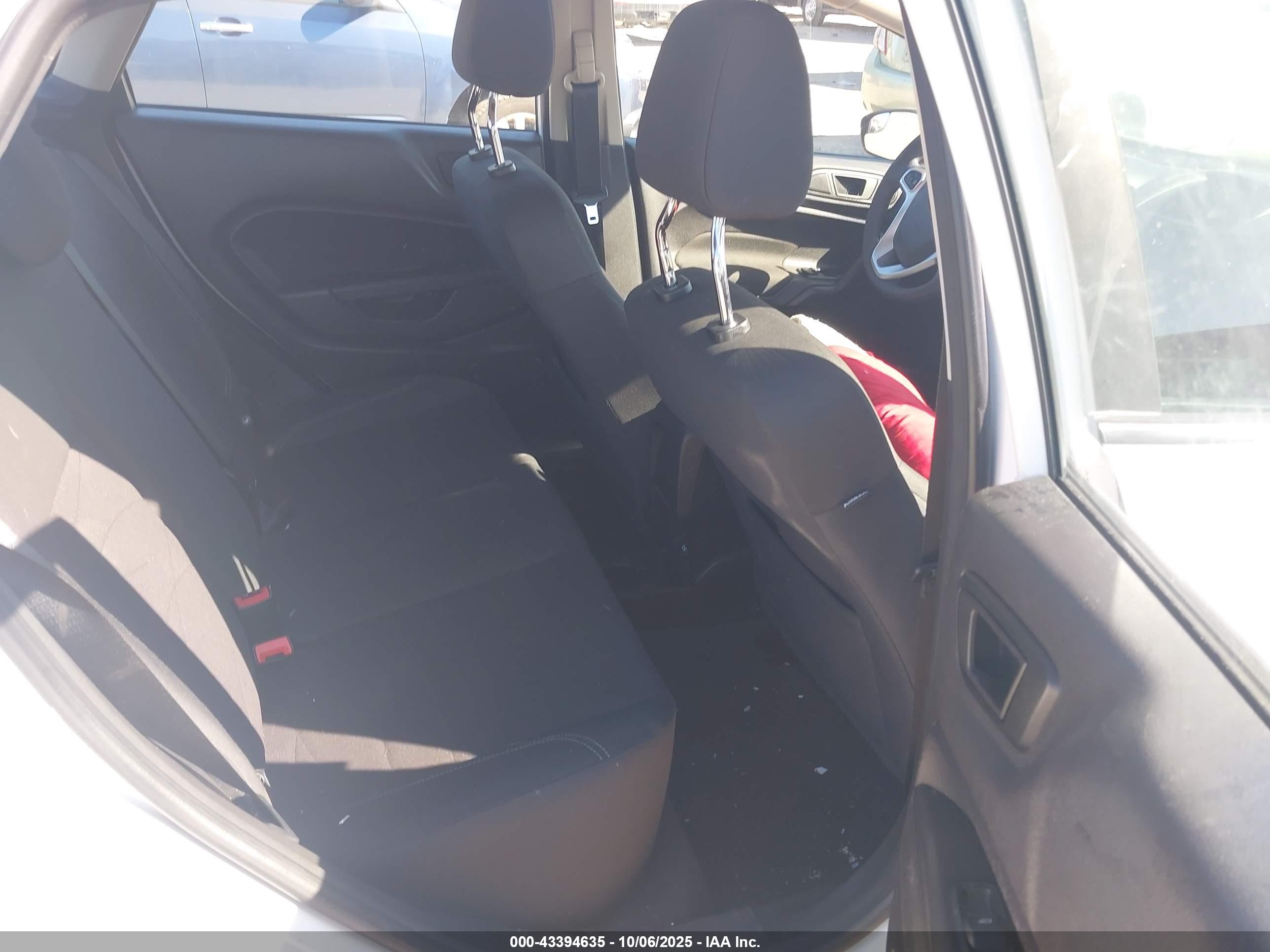 FORD FIESTA image 8