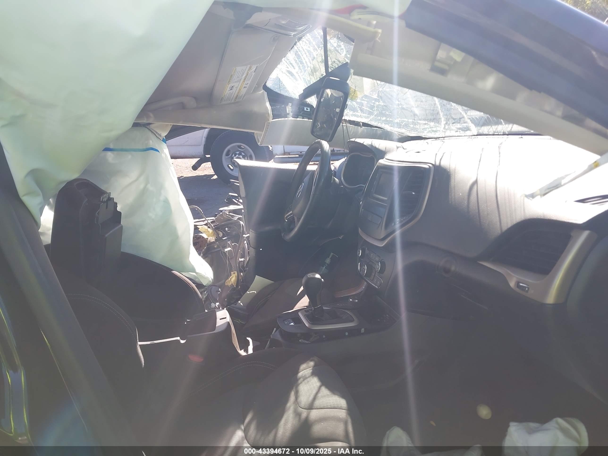 JEEP CHEROKEE image 5