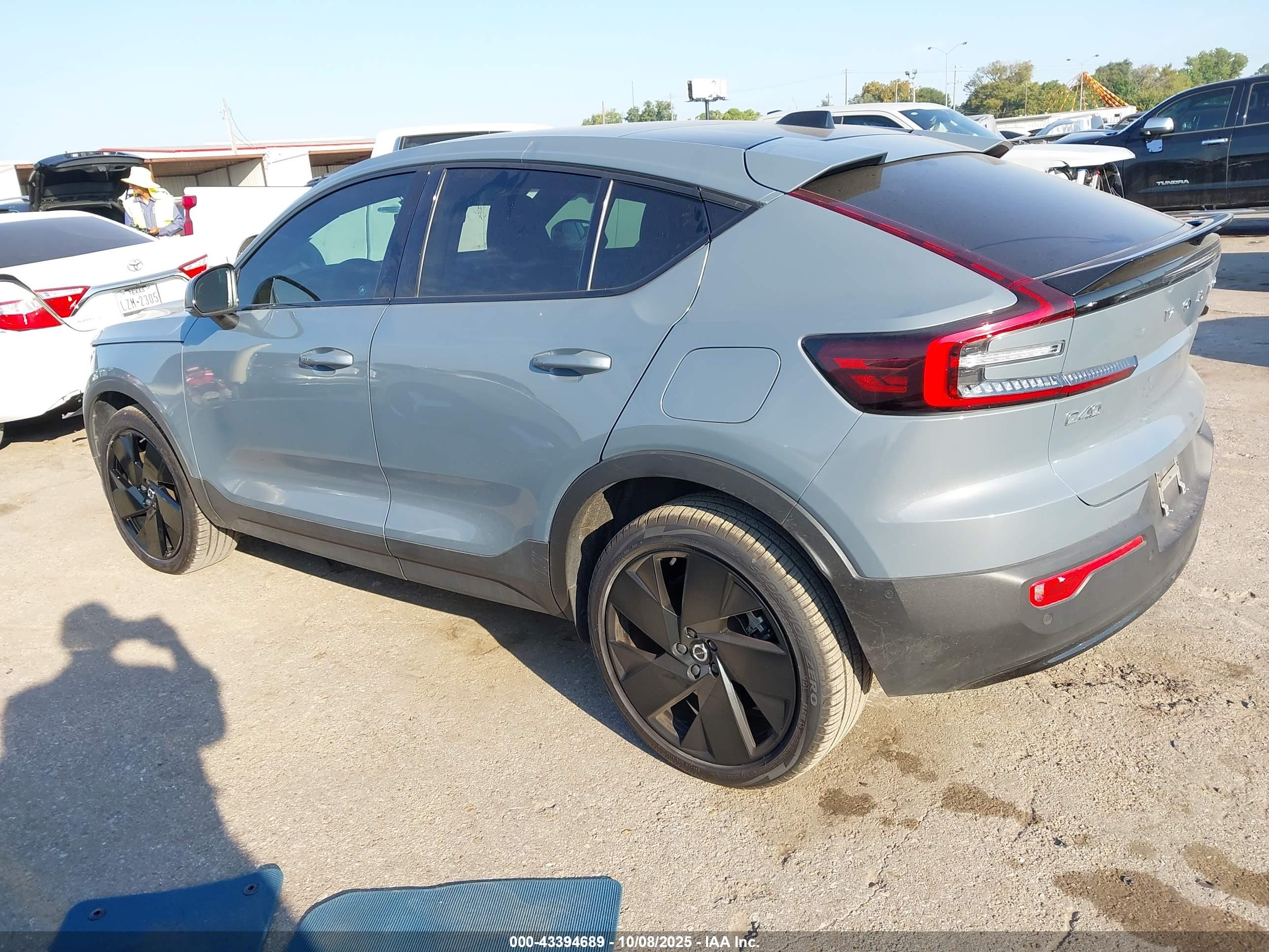 VOLVO C40 image 3