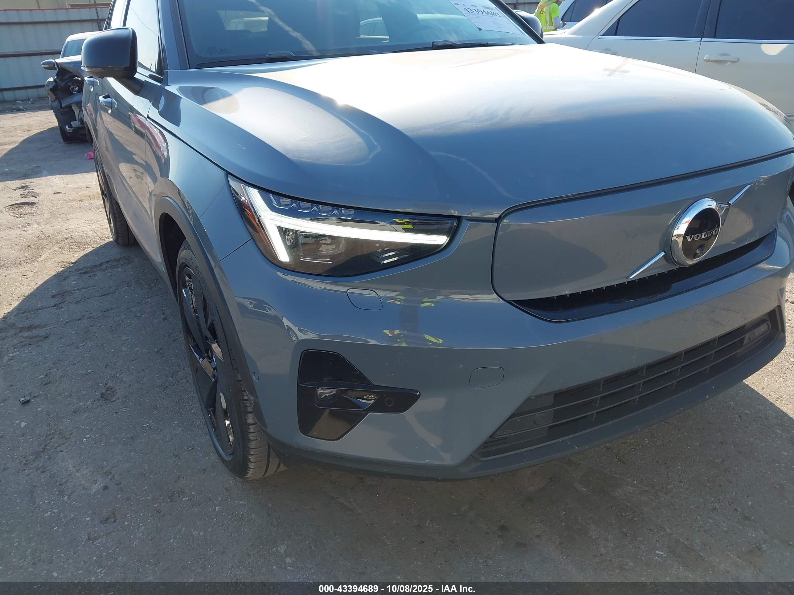 VOLVO C40 image 6