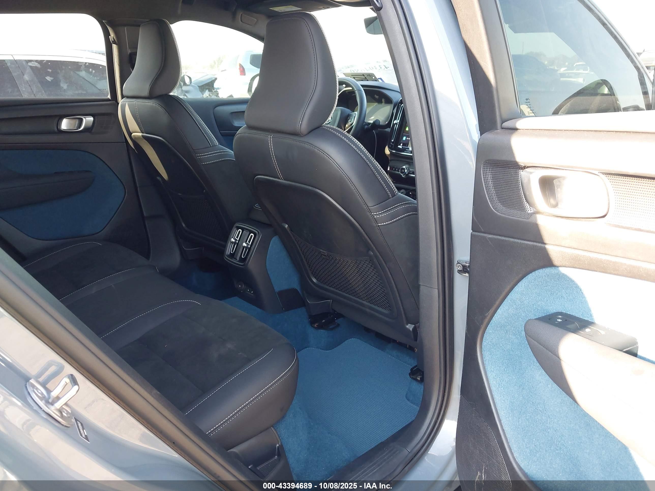 VOLVO C40 image 8