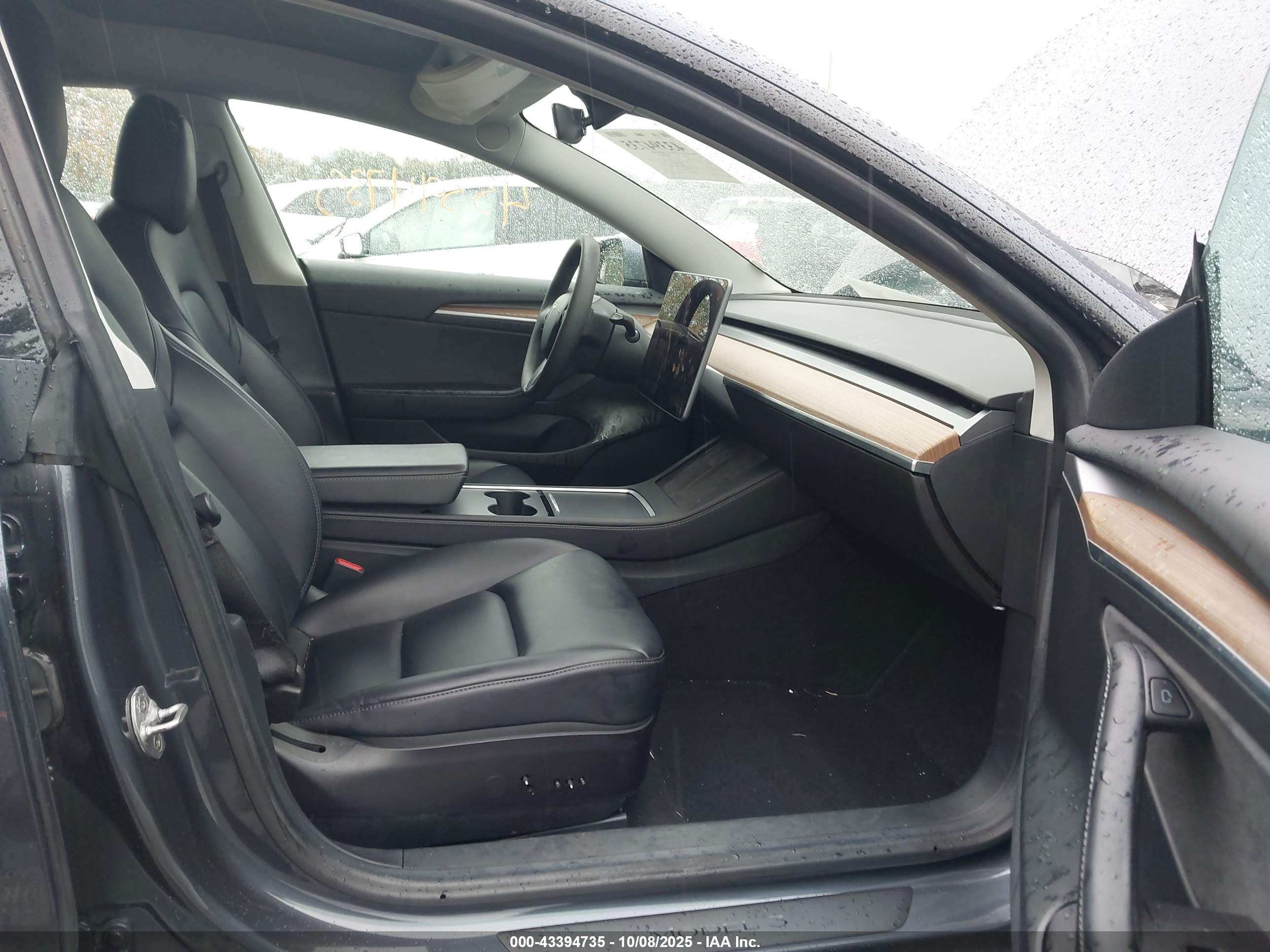 TESLA MODEL image 5