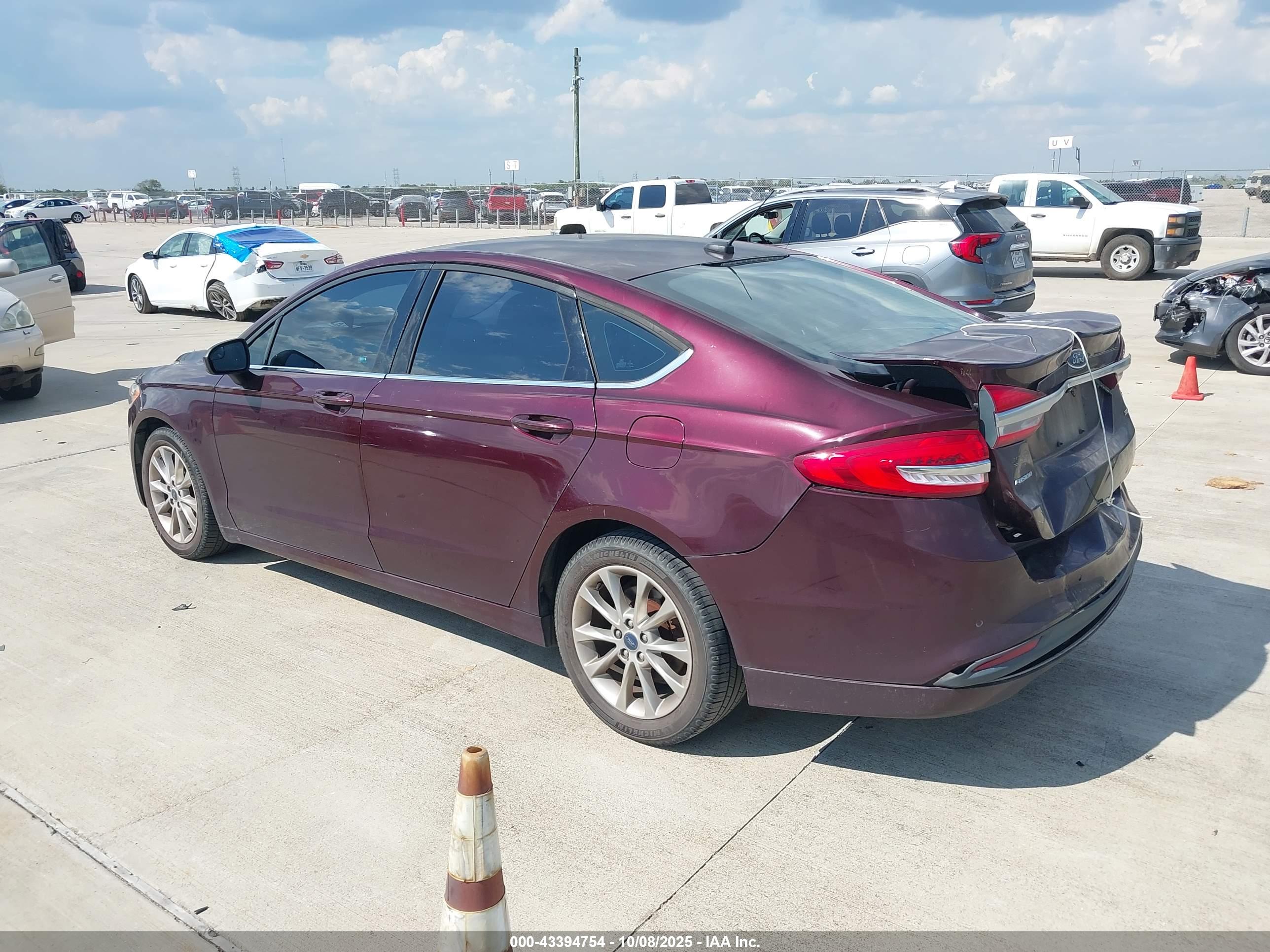 FORD FUSION image 3