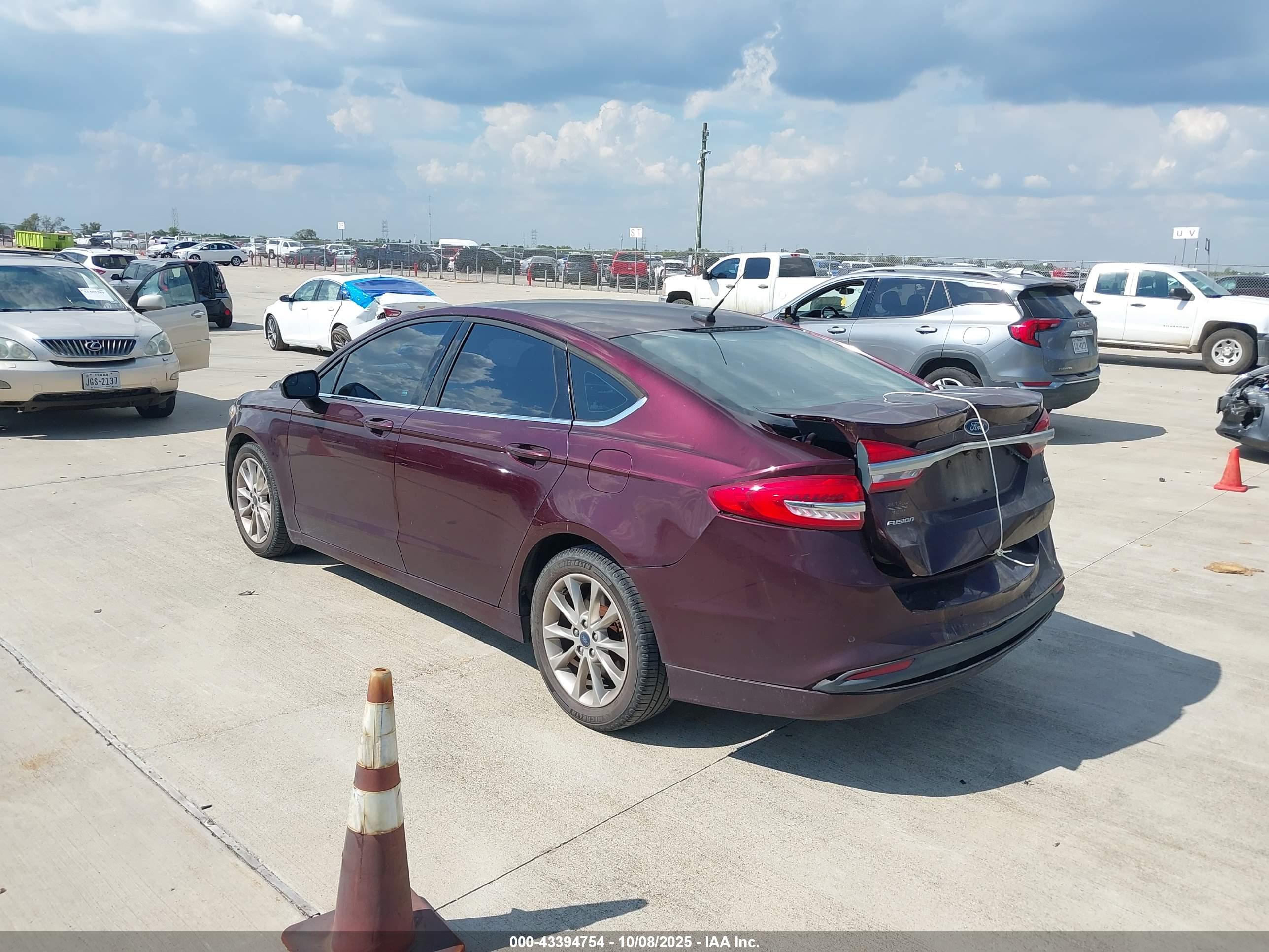 FORD FUSION image 6