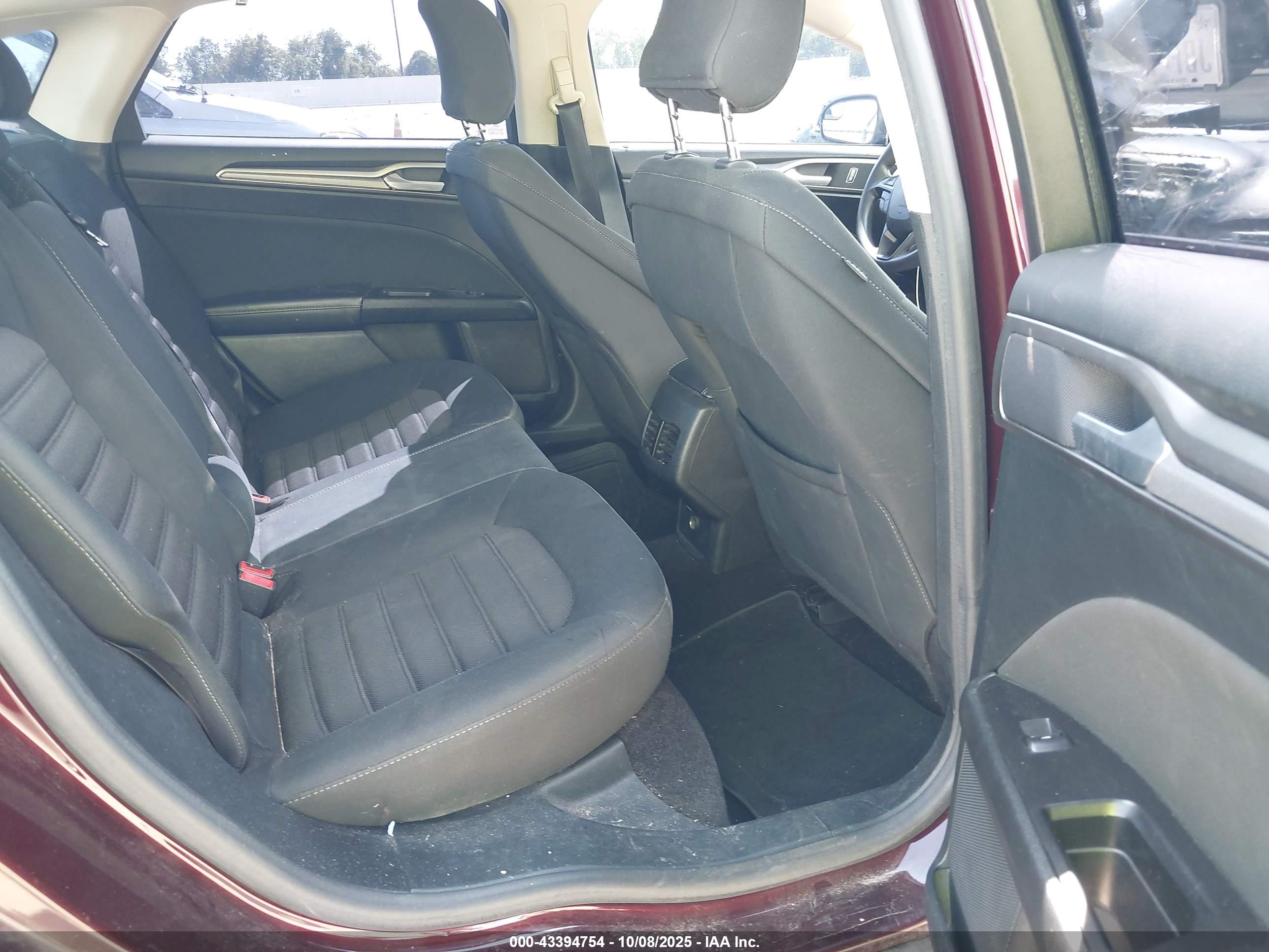 FORD FUSION image 8