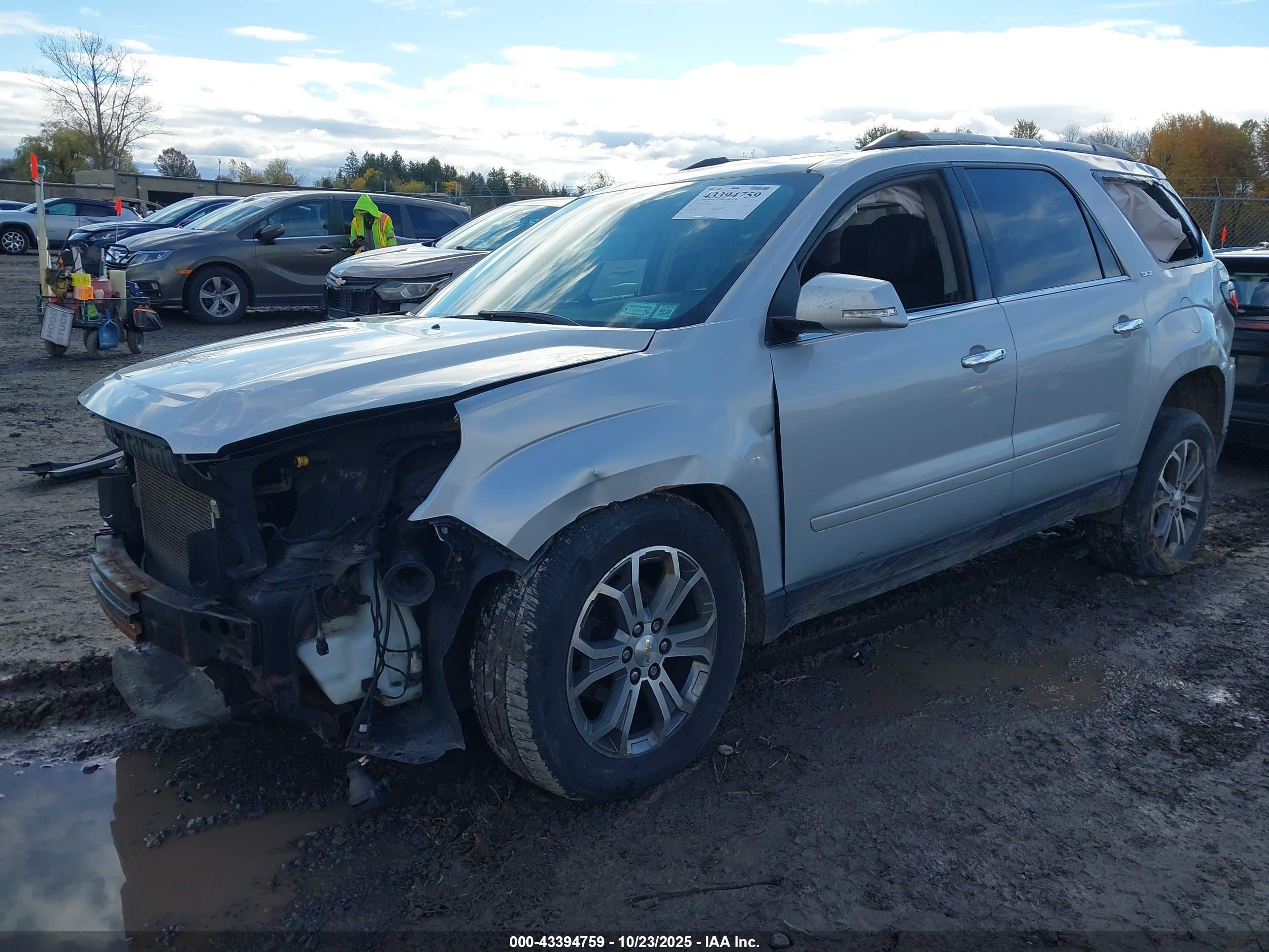 GMC ACADIA image 2