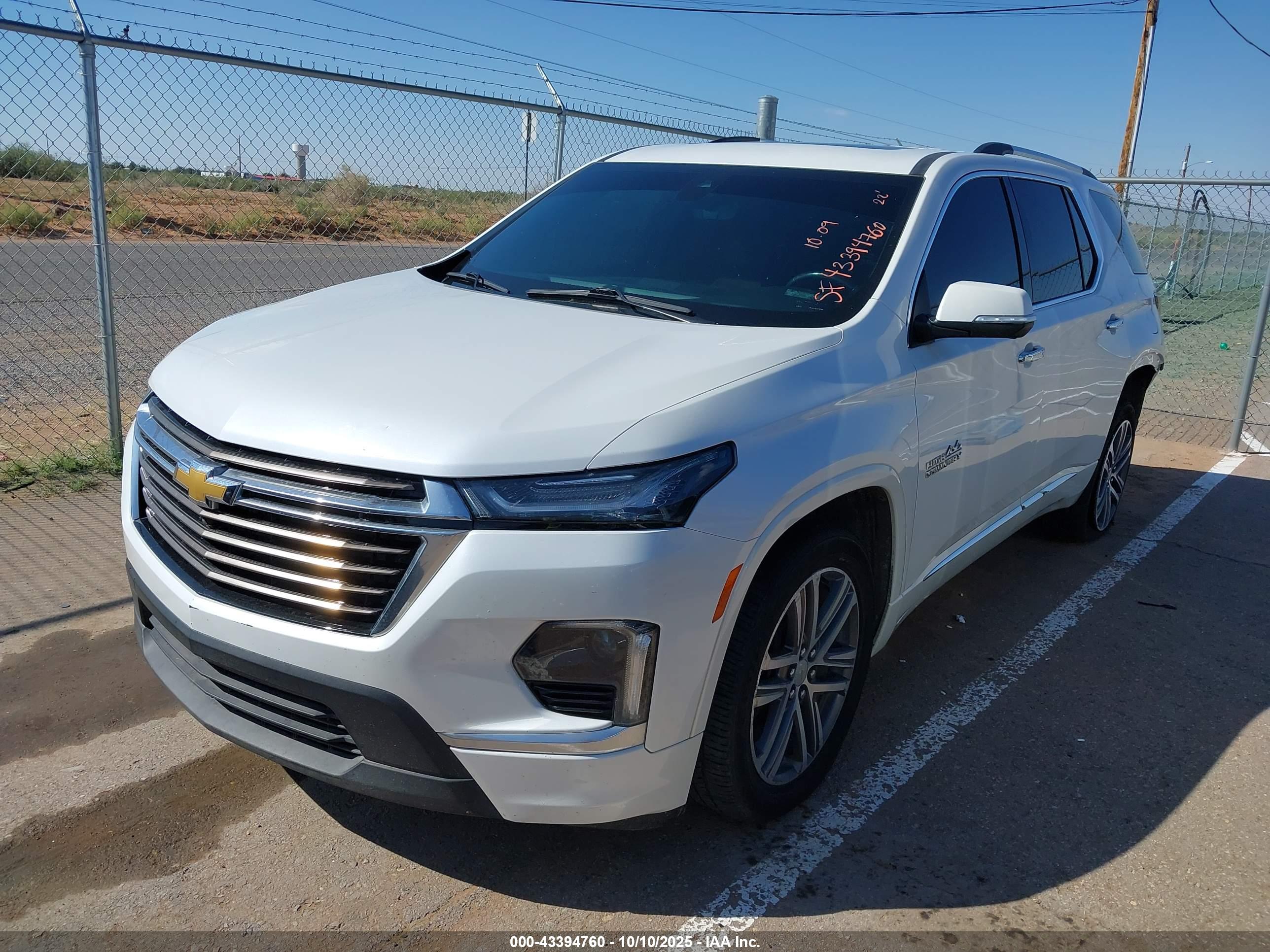 CHEVROLET TRAVERSE image 2
